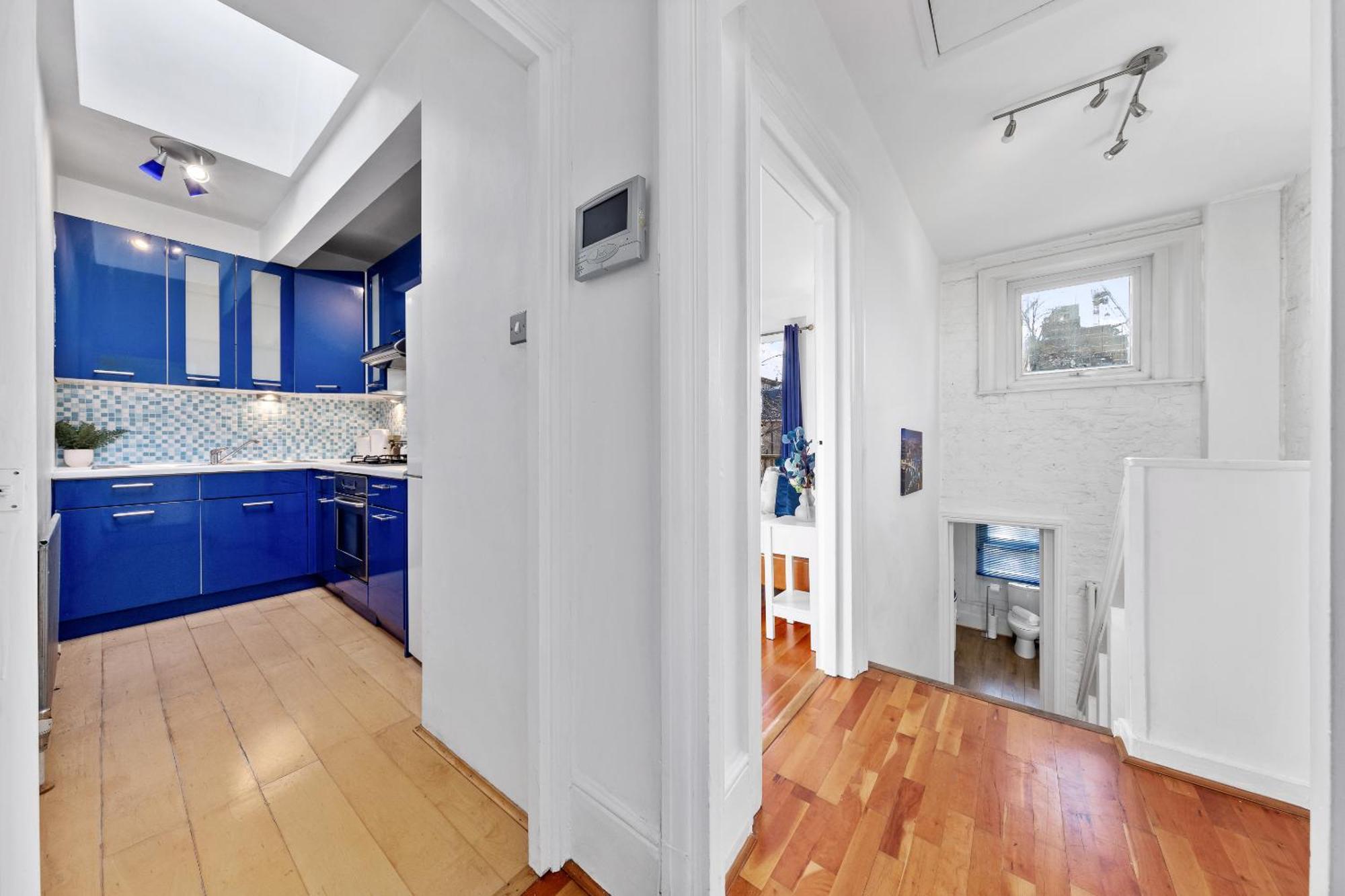 Apartamento Balcony Blue Theme 1 Bedroom Luxury Flat Near Hyde Park! Accommodates Up To 6! Double Sofa Bed And Next To Station!