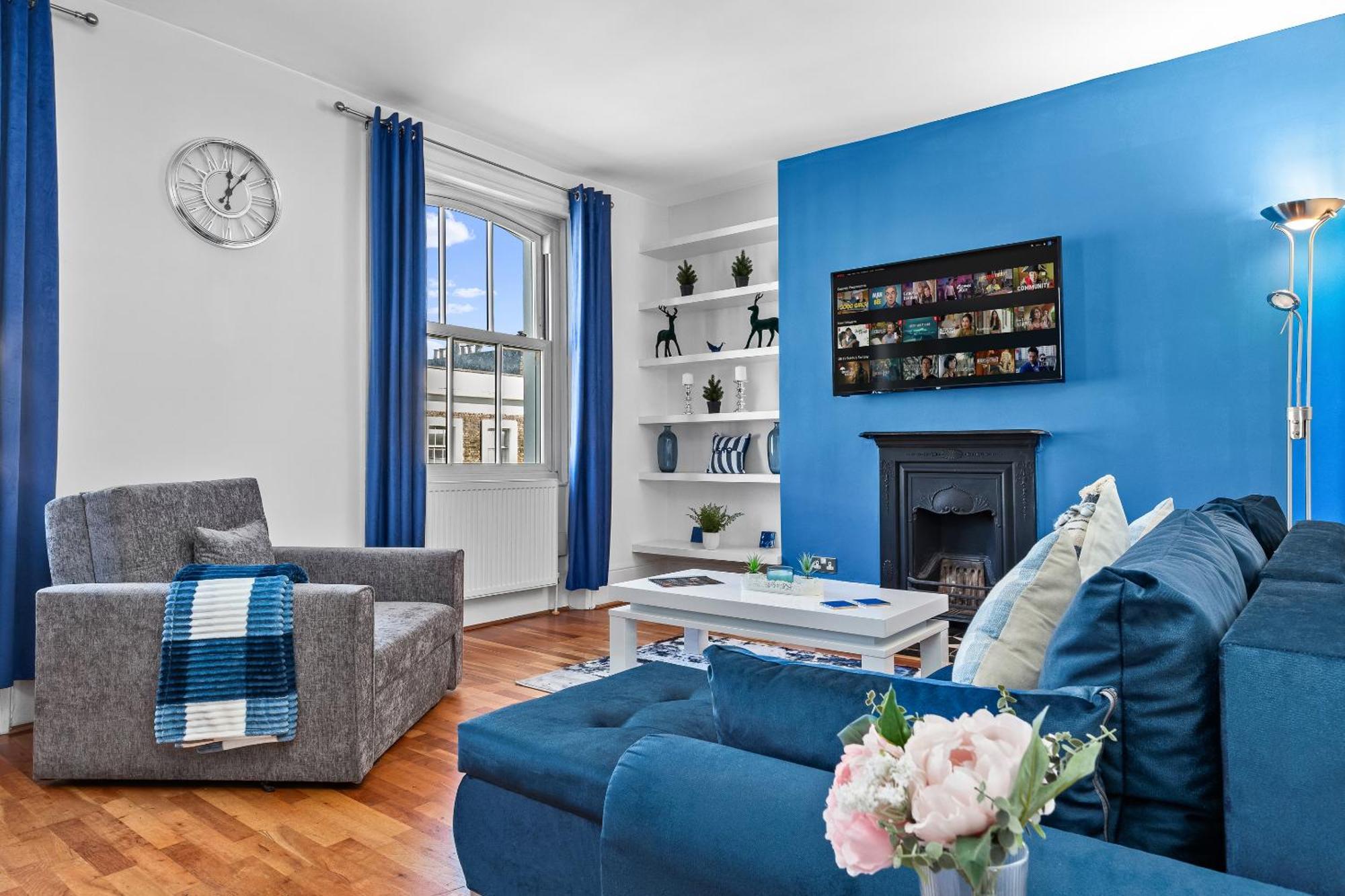 Balcony Blue Theme 1 Bedroom Luxury Flat Near Hyde Park! Accommodates Up To 6! Double Sofa Bed And Next To Station! Apartamento
