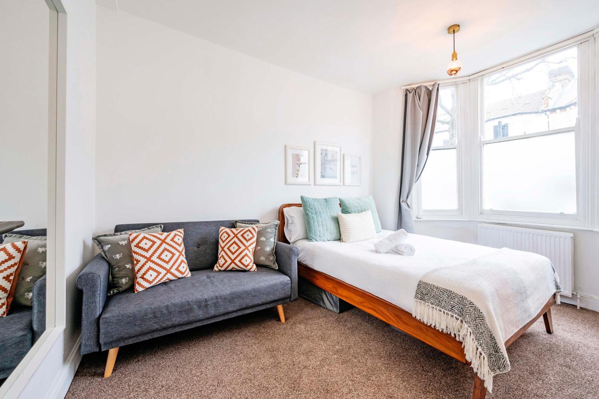 Beautiful Garden Flat Near Chelsea Apartment London