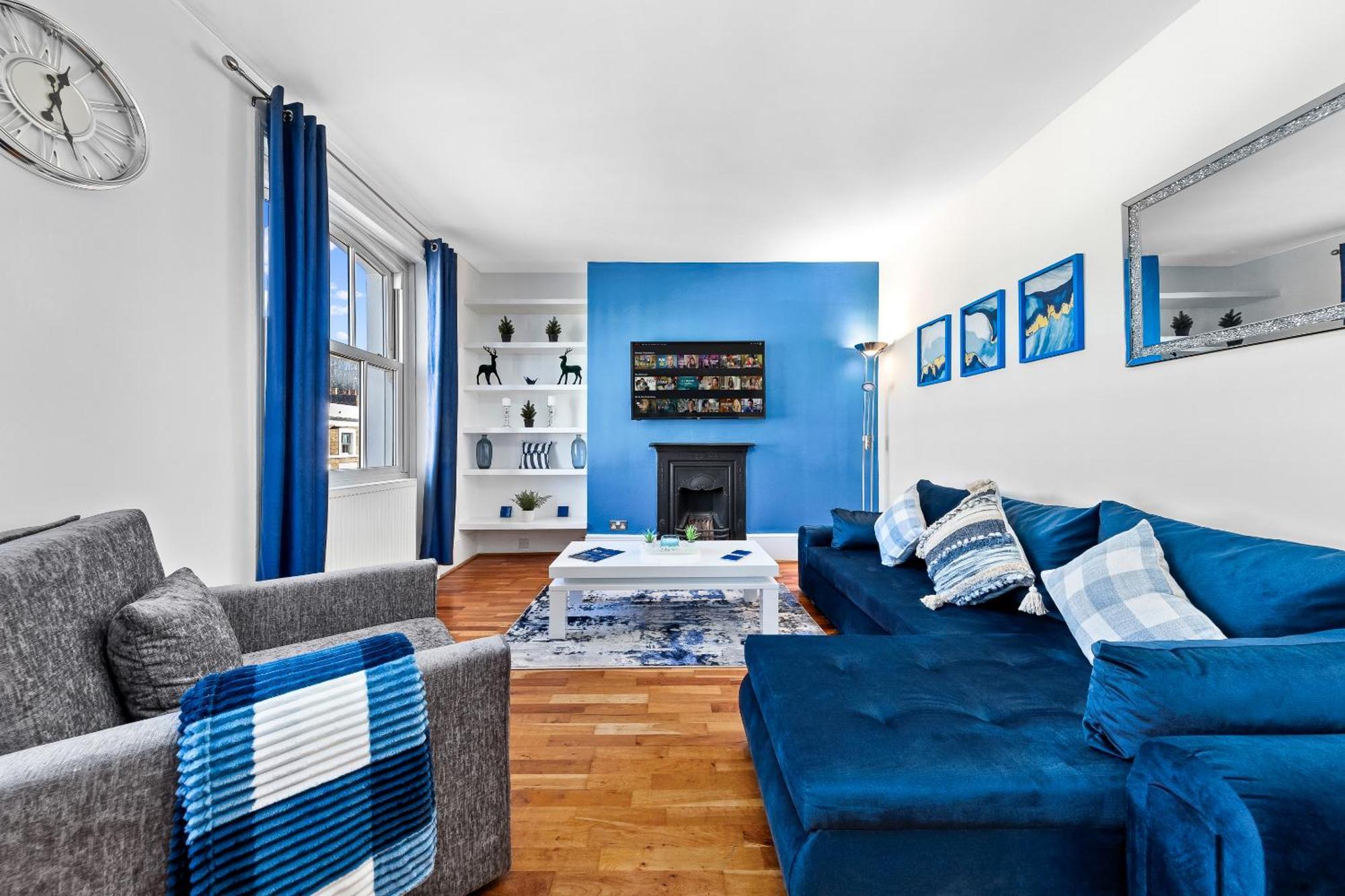 Balcony Blue Theme 1 Bedroom Luxury Flat Near Hyde Park! Accommodates Up To 6! Double Sofa Bed And Next To Station! Apartamento Londres