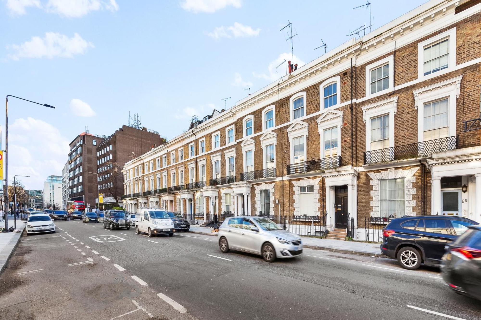 Apartamento Balcony Blue Theme 1 Bedroom Luxury Flat Near Hyde Park! Accommodates Up To 6! Double Sofa Bed And Next To Station!