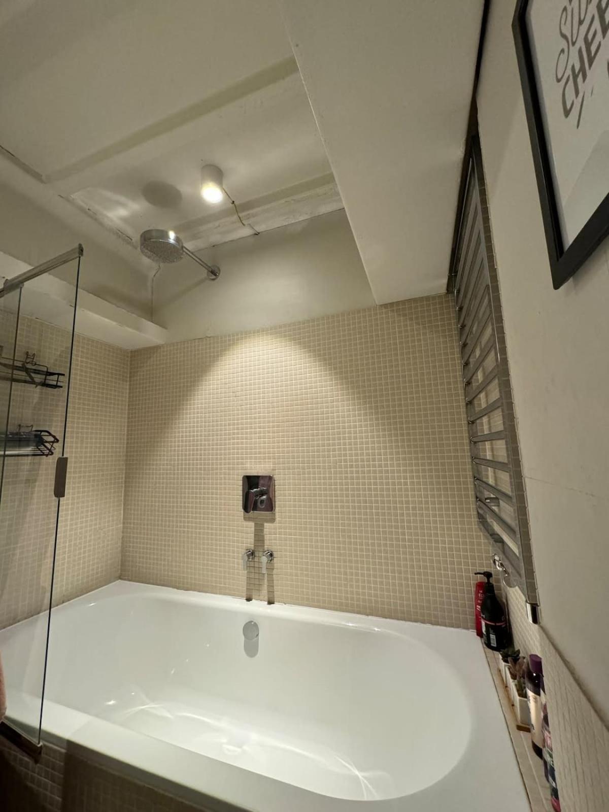 Industrial-chic 1bd Loft By The River Fulham! Apartamento *