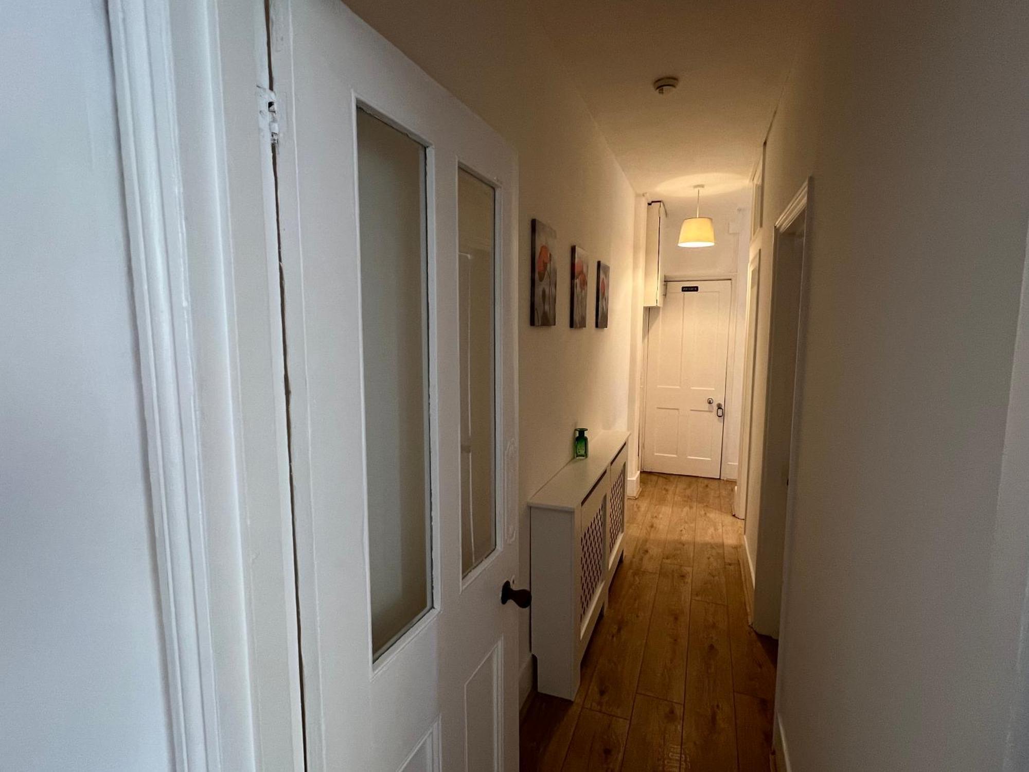 2 Bedroom Flat 10 Min Walk To Tube Appartement *