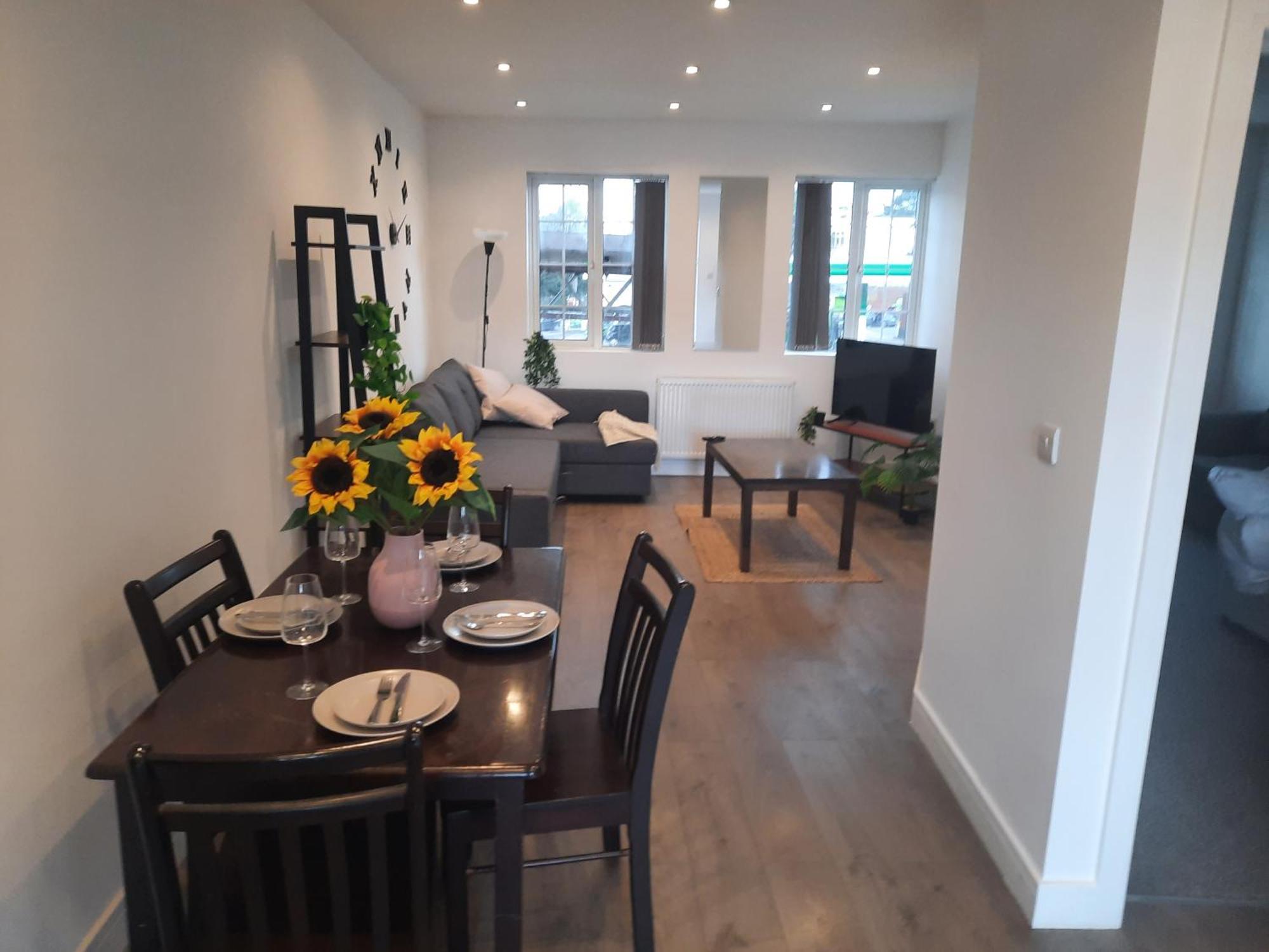Acton Town Luxe - Spacious Modern Near Westfield & Nature, Pets Welcome! Apartment *
