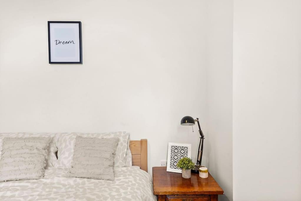 Stunning 2 Bedroom Flat & Garden, Appartement Londres