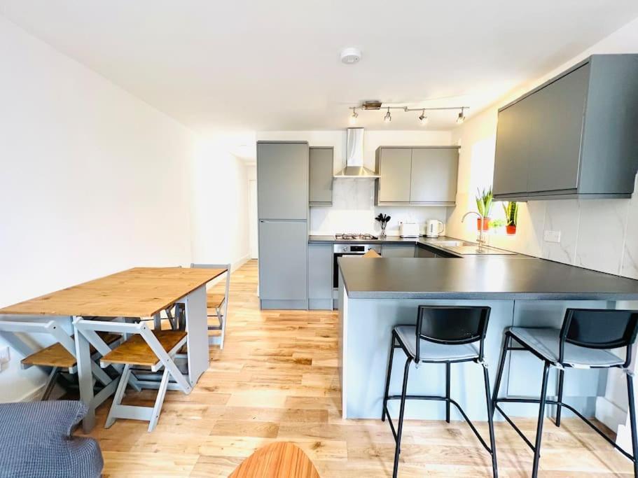 Stunning 2 Bedroom Flat & Garden, Londen