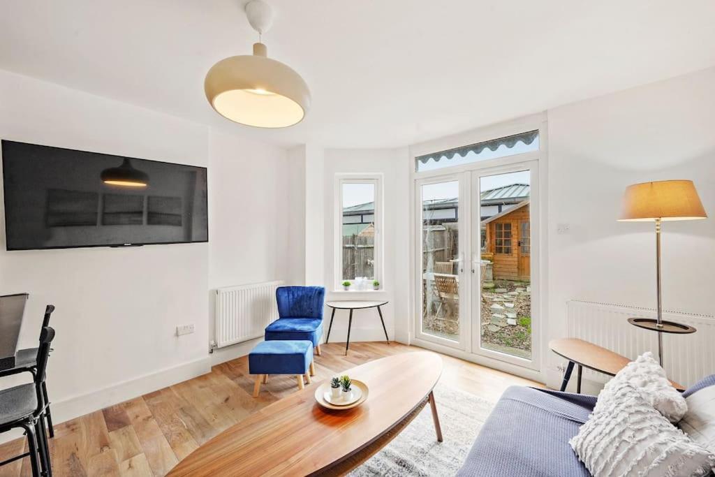 Stunning 2 Bedroom Flat & Garden, Appartement *