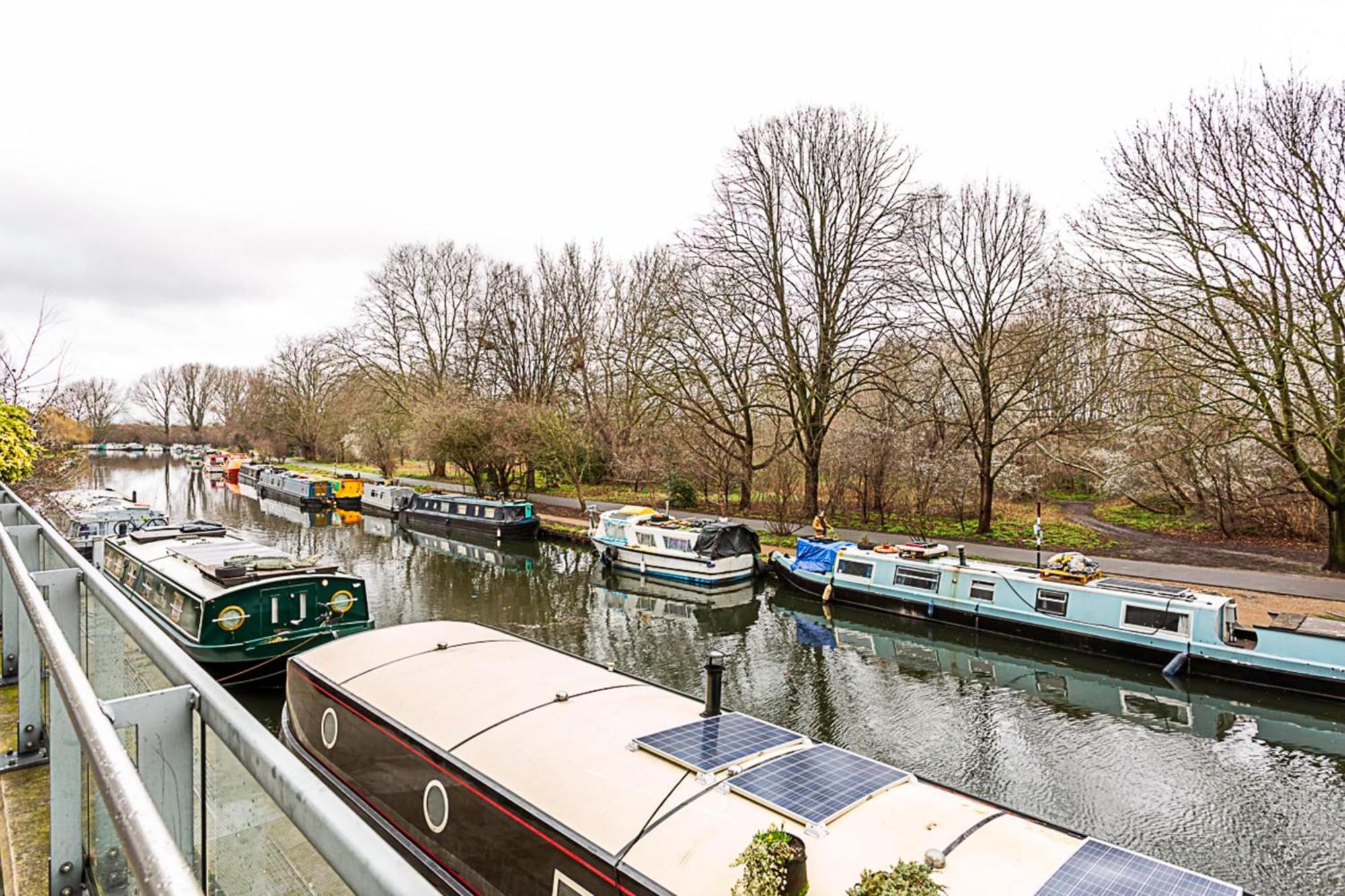 Vibrant And Modern With Canal Views Appartement Londres