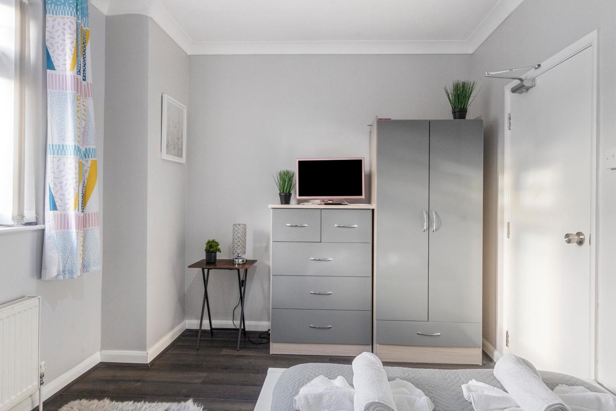 Chrystal Palace With Free Parking Lambeth