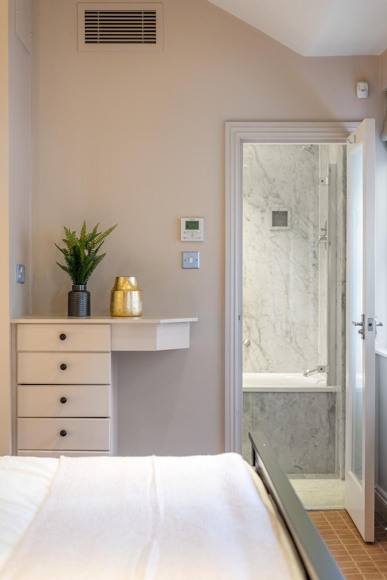 Casa Italia Near Hyde Park & Queens Gate, In South Kensington With Ac Air Conditioning & Washing Machine Dryer * Londres
