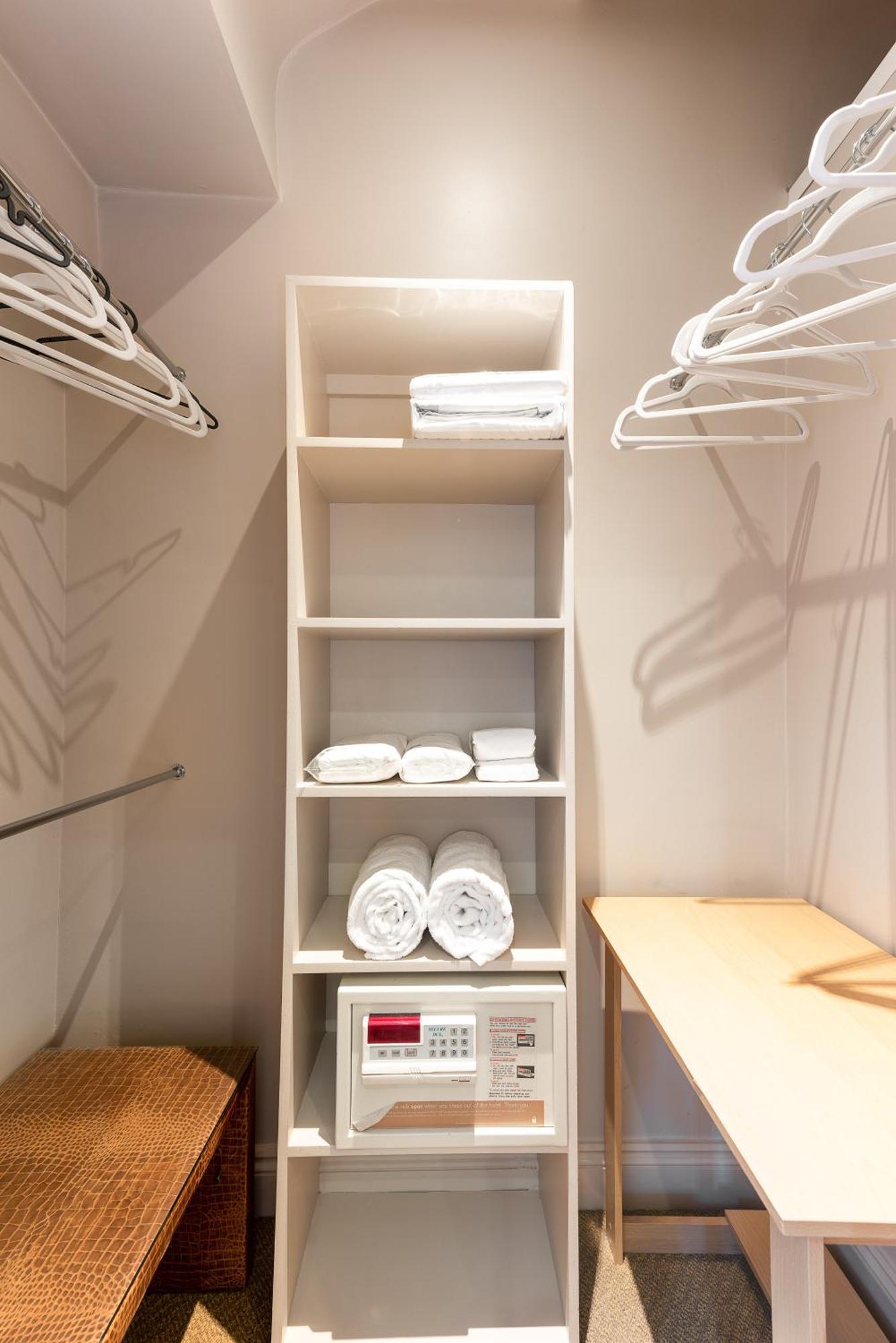 Casa Italia Near Hyde Park & Queens Gate, In South Kensington With Ac Air Conditioning & Washing Machine Dryer