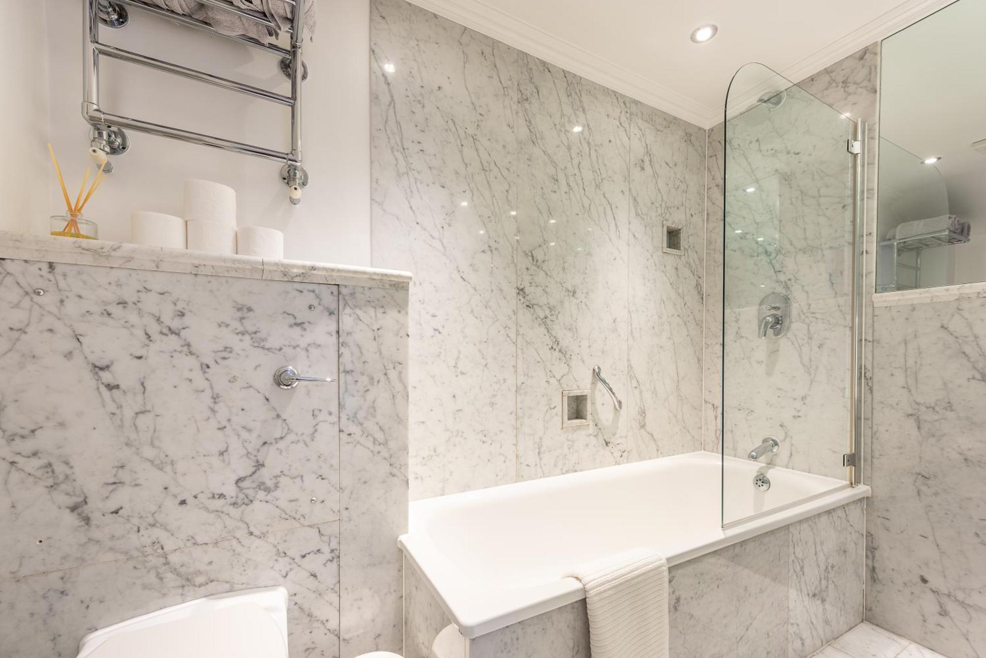 Casa Italia Near Hyde Park & Queens Gate, In South Kensington With Ac Air Conditioning & Washing Machine Dryer