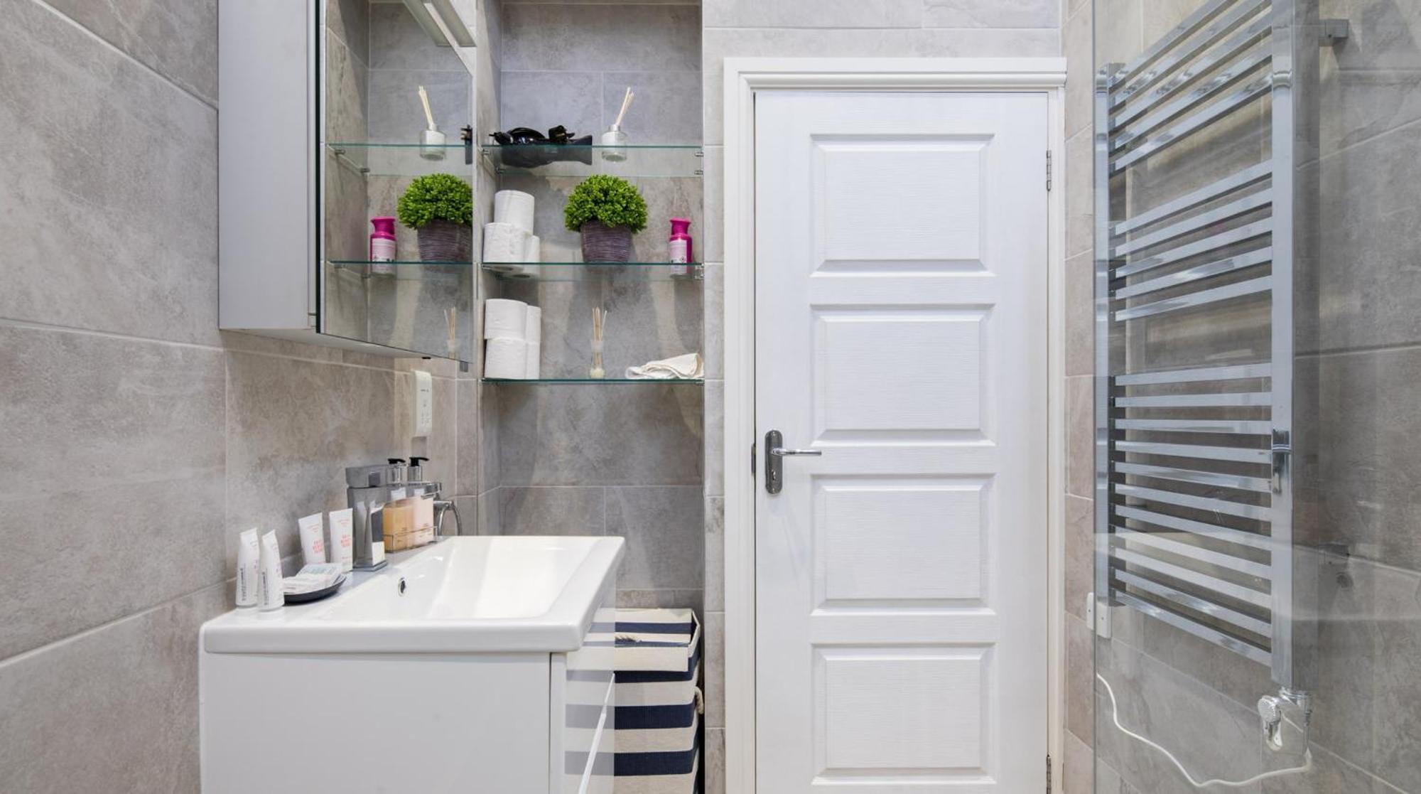 Casa Italia Near Kings Road In Chelsea With Wifi & Washing Machine Apartamento Londres