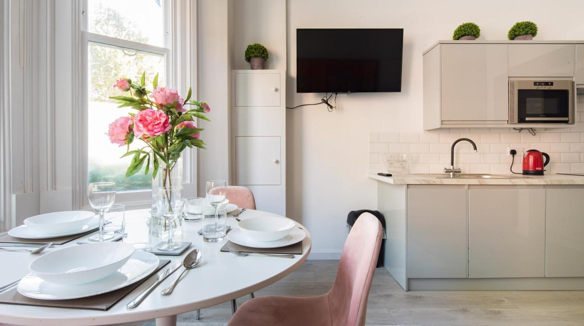 Casa Italia Near Kings Road In Chelsea With Wifi & Washing Machine Apartamento Londres