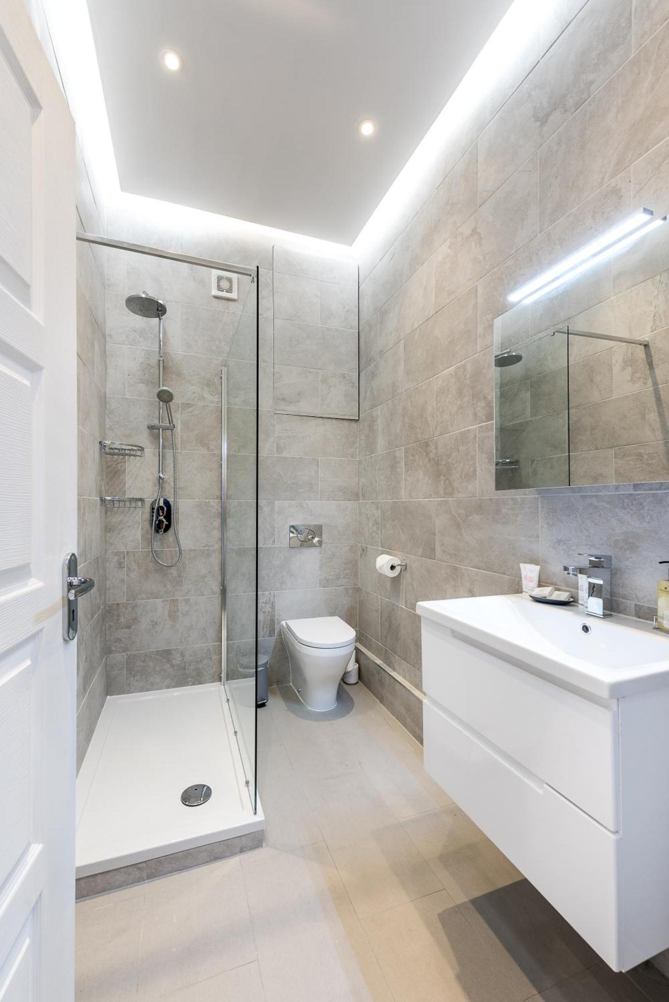 Casa Italia Near Kings Road In Chelsea With Wifi & Washing Machine *