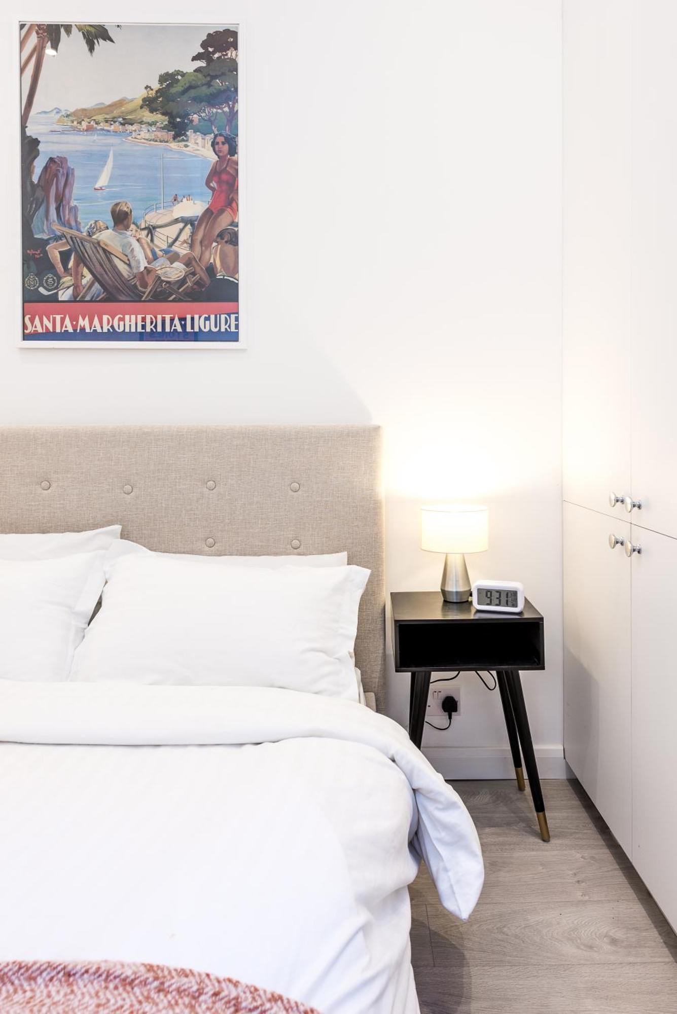 Casa Italia Near Kings Road In Chelsea With Wifi & Washing Machine