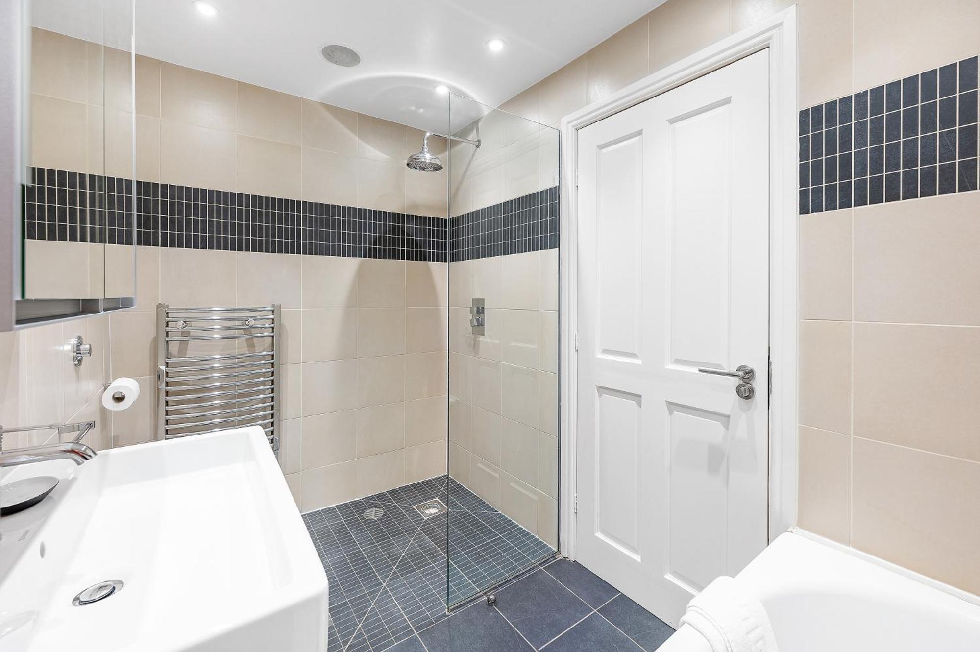 Apartamento Casa Italia Near Hyde Park & Kensington High Street - Wifi & Washing Machine - Free Luggage Storage Available Nearby *