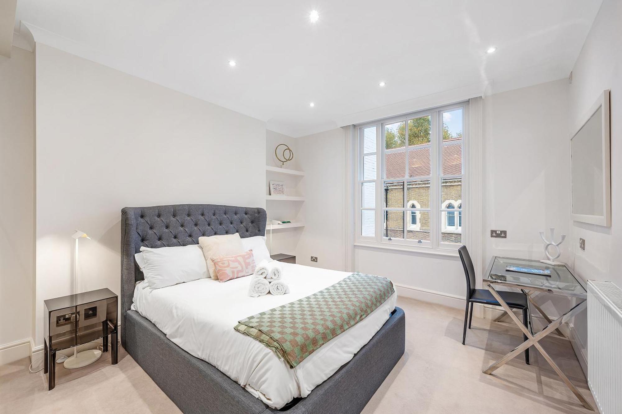Casa Italia Near Hyde Park & Kensington High Street - Wifi & Washing Machine - Free Luggage Storage Available Nearby Apartamento Londres