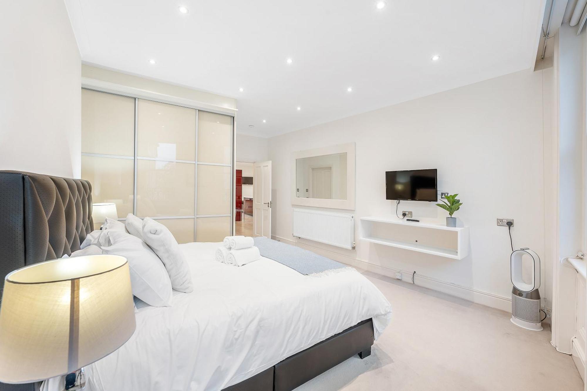 Apartamento Casa Italia Near Hyde Park & Kensington High Street - Wifi & Washing Machine - Free Luggage Storage Available Nearby *