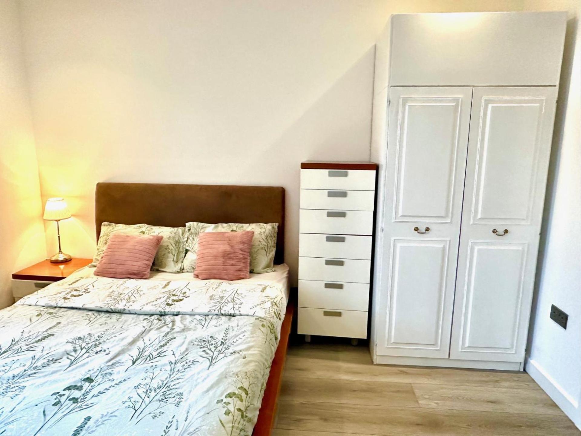 Spacious En-suite Private Bath And Kitchen Studio Flat Canary Wharf No 3 Apartamento Londres