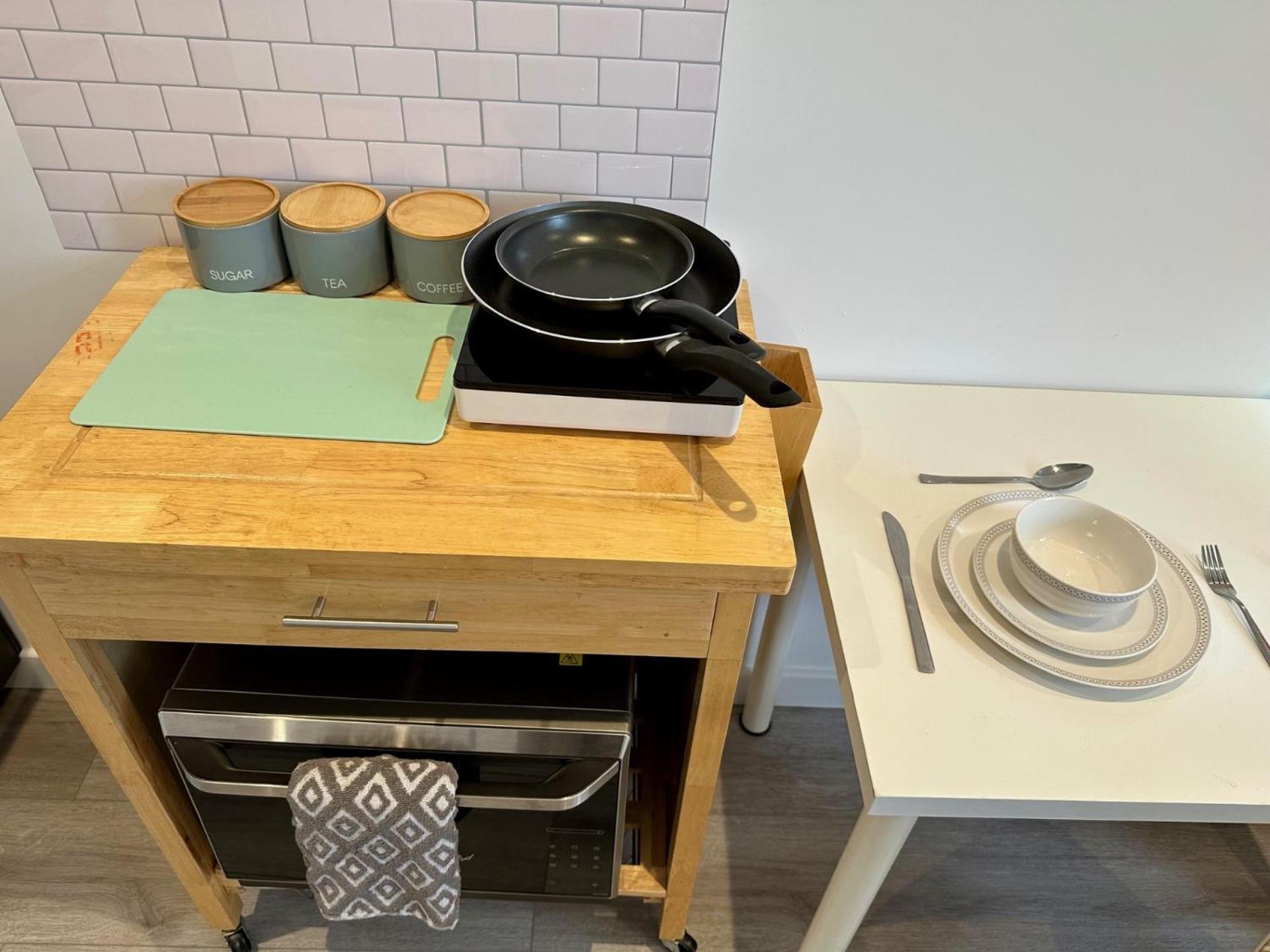 Spacious En-suite Private Bath And Kitchen Studio Flat Canary Wharf No 3 Londres