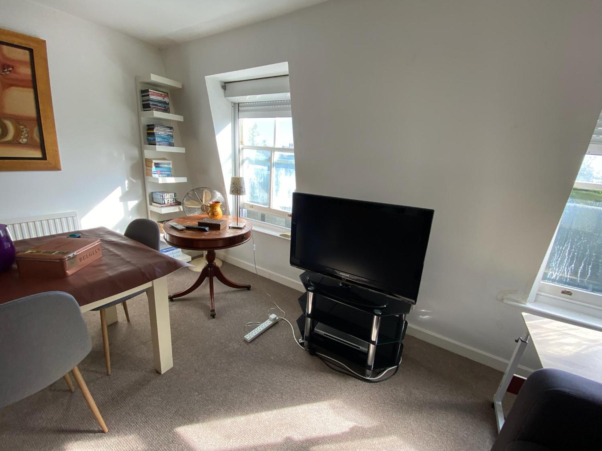 3 Bedroom Top Floor Kensington * Londres