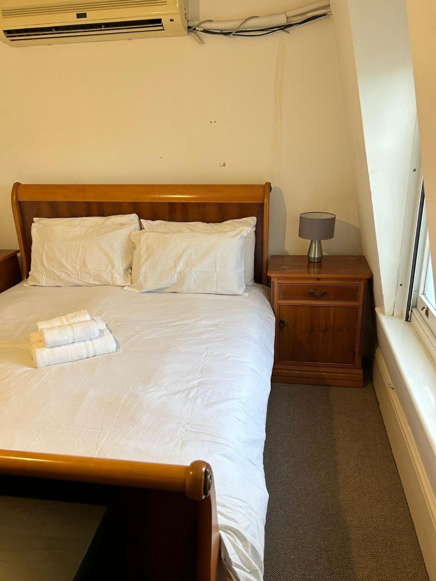 3 Bedroom Top Floor Kensington Appartement *