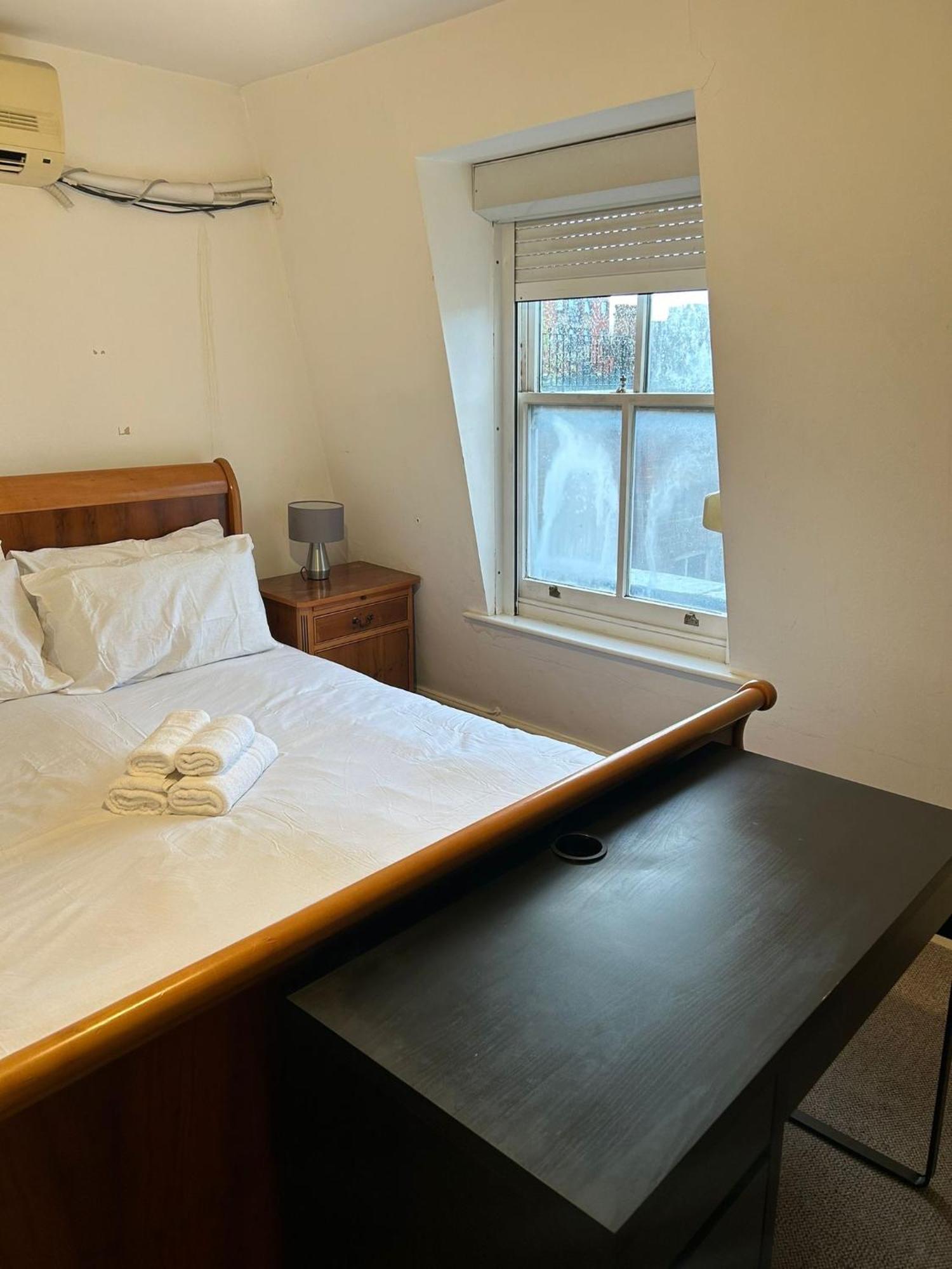 3 Bedroom Top Floor Kensington Appartement