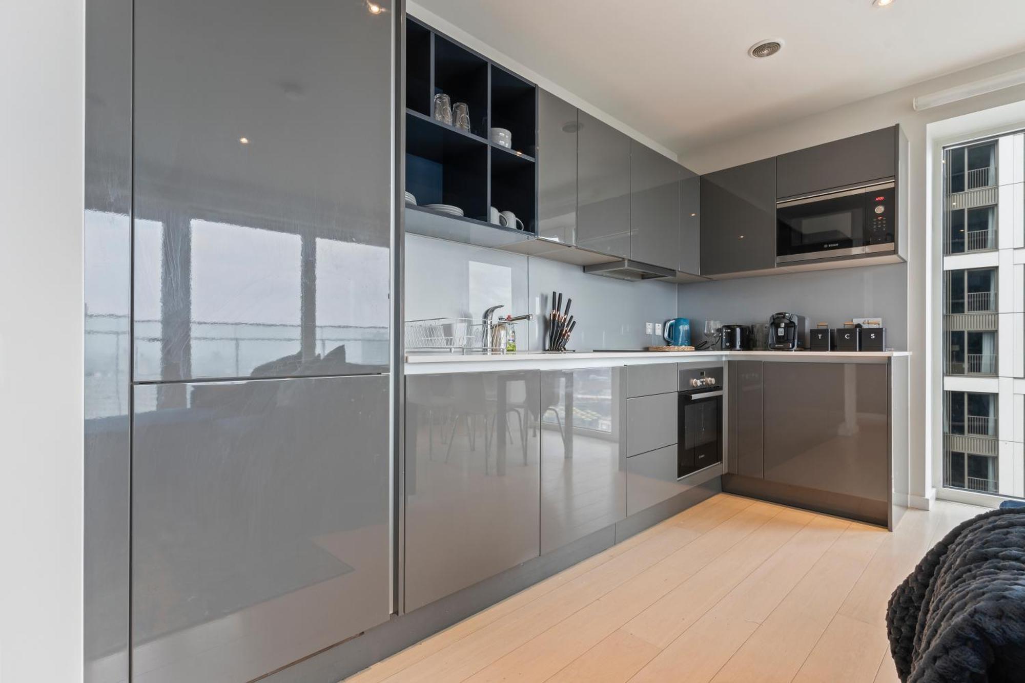 Elegant 2br Flat On 20th Floor Near Many Attractions Londres