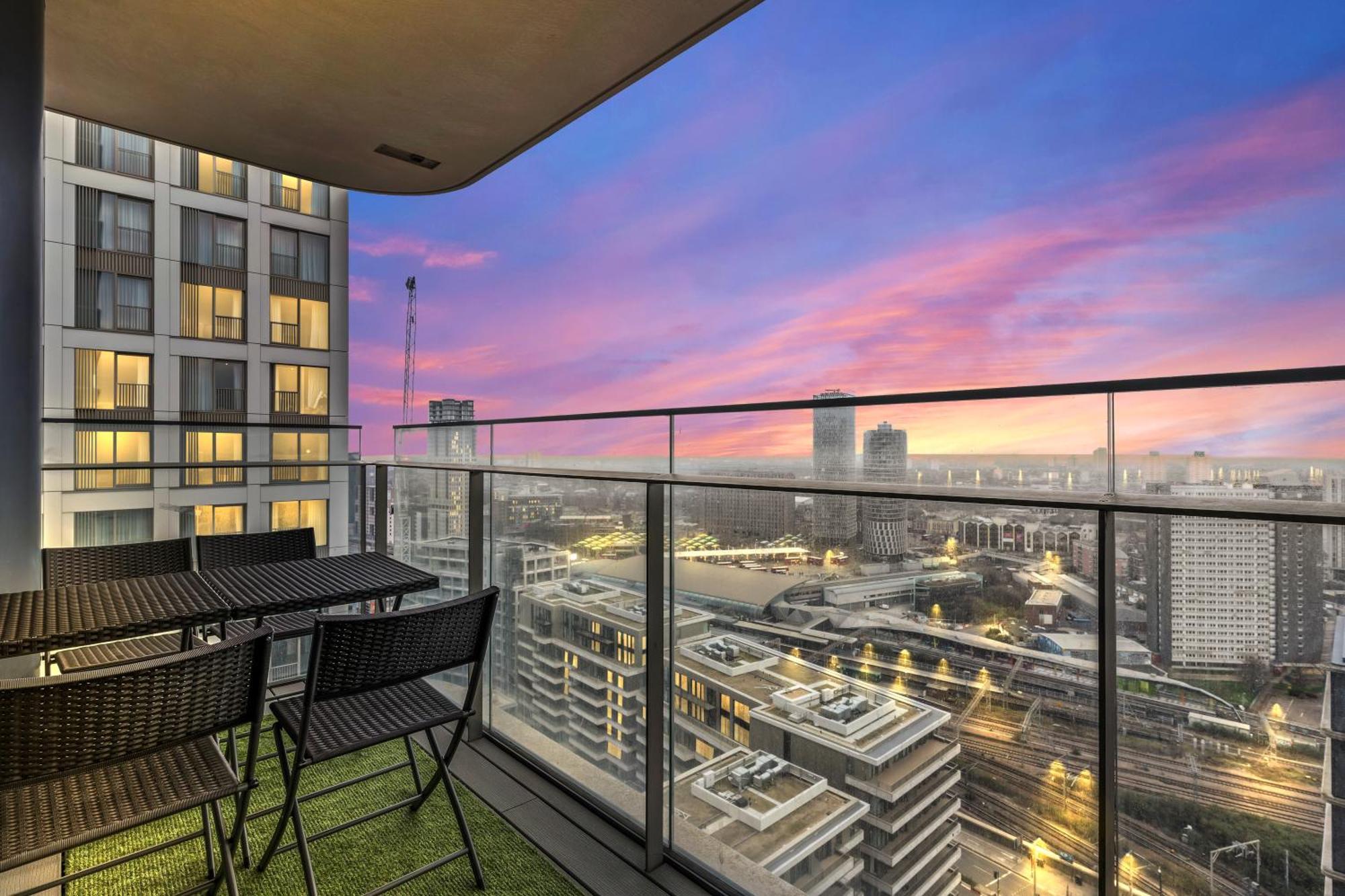 Elegant 2br Flat On 20th Floor Near Many Attractions Appartement