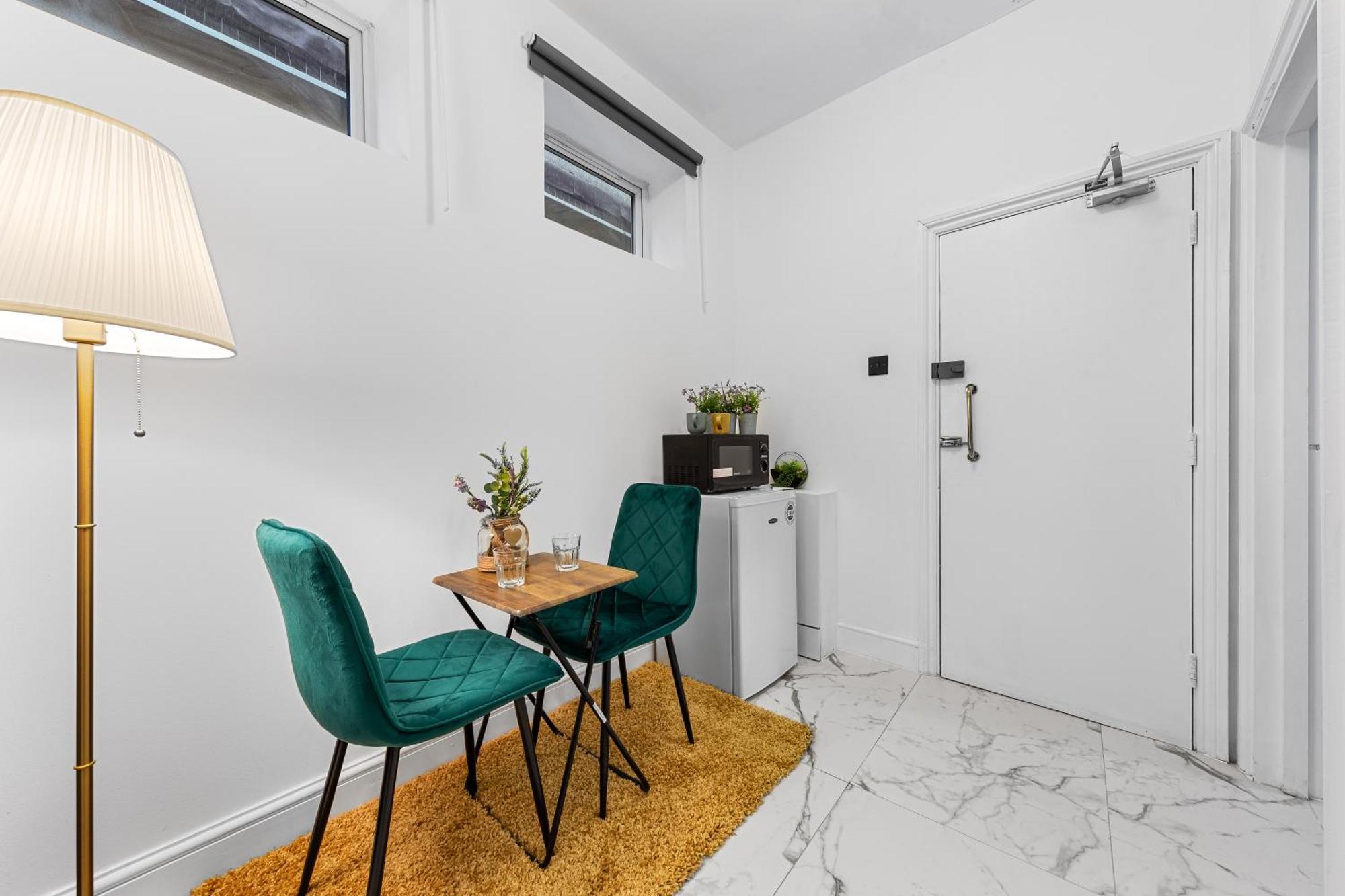 Apartamento Serviced Modern Flat - Sleeps 2 - Good Links To King Cross, Euston, Finchley Road Station - Nw3 Londres