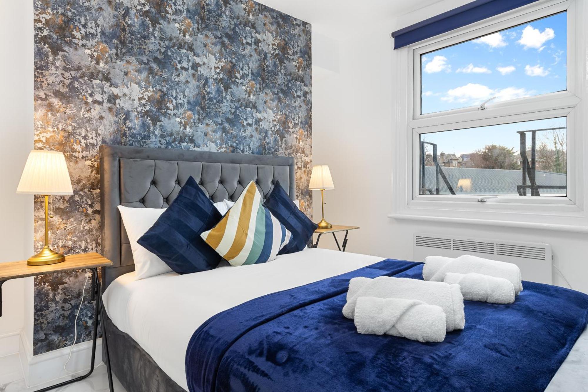 Modern One Bedroom Flat - Sleeps 3 - Transport Links - Finchley Road, Euston, King Cross Station - Nw3 London