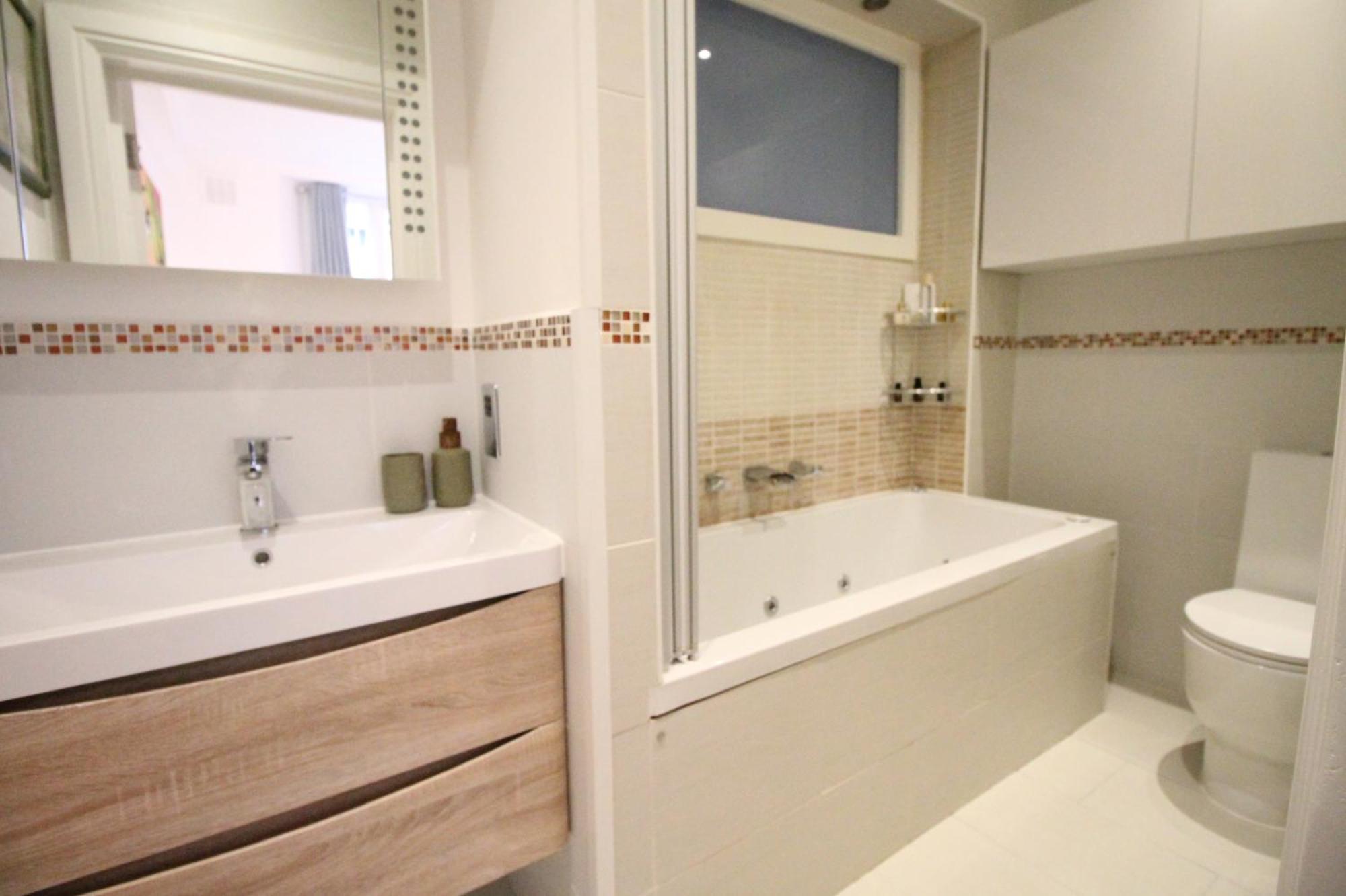 Trendy 2bedroom And 2 Bathroom Flat, Quiet Nottinghill Street Apartamento *