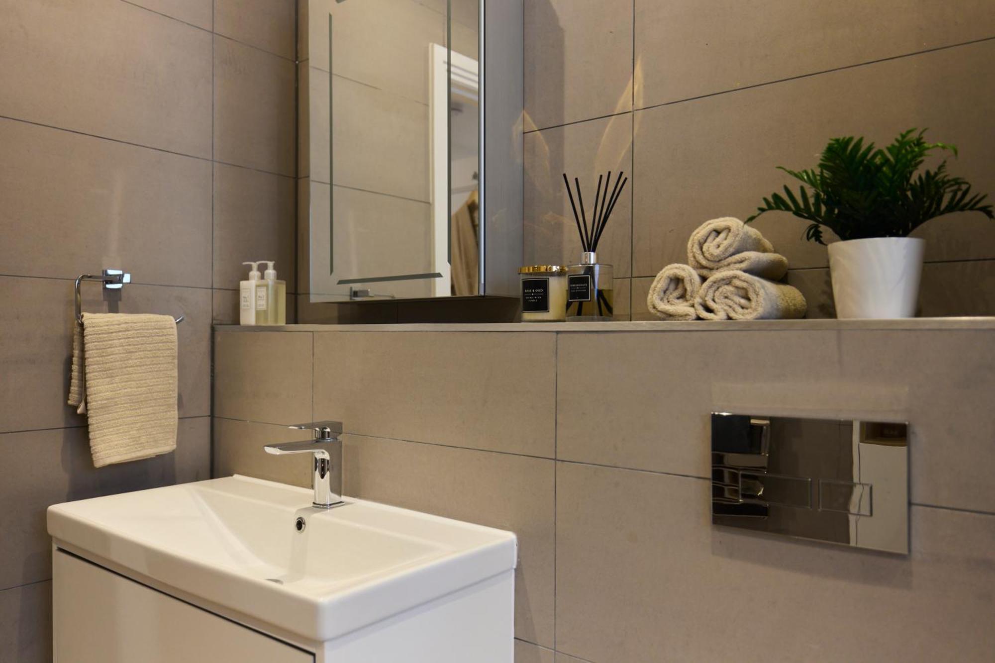 The Wembley Park Arms - Modern 2bdr Flat With Parking + Balcony Apartamento
