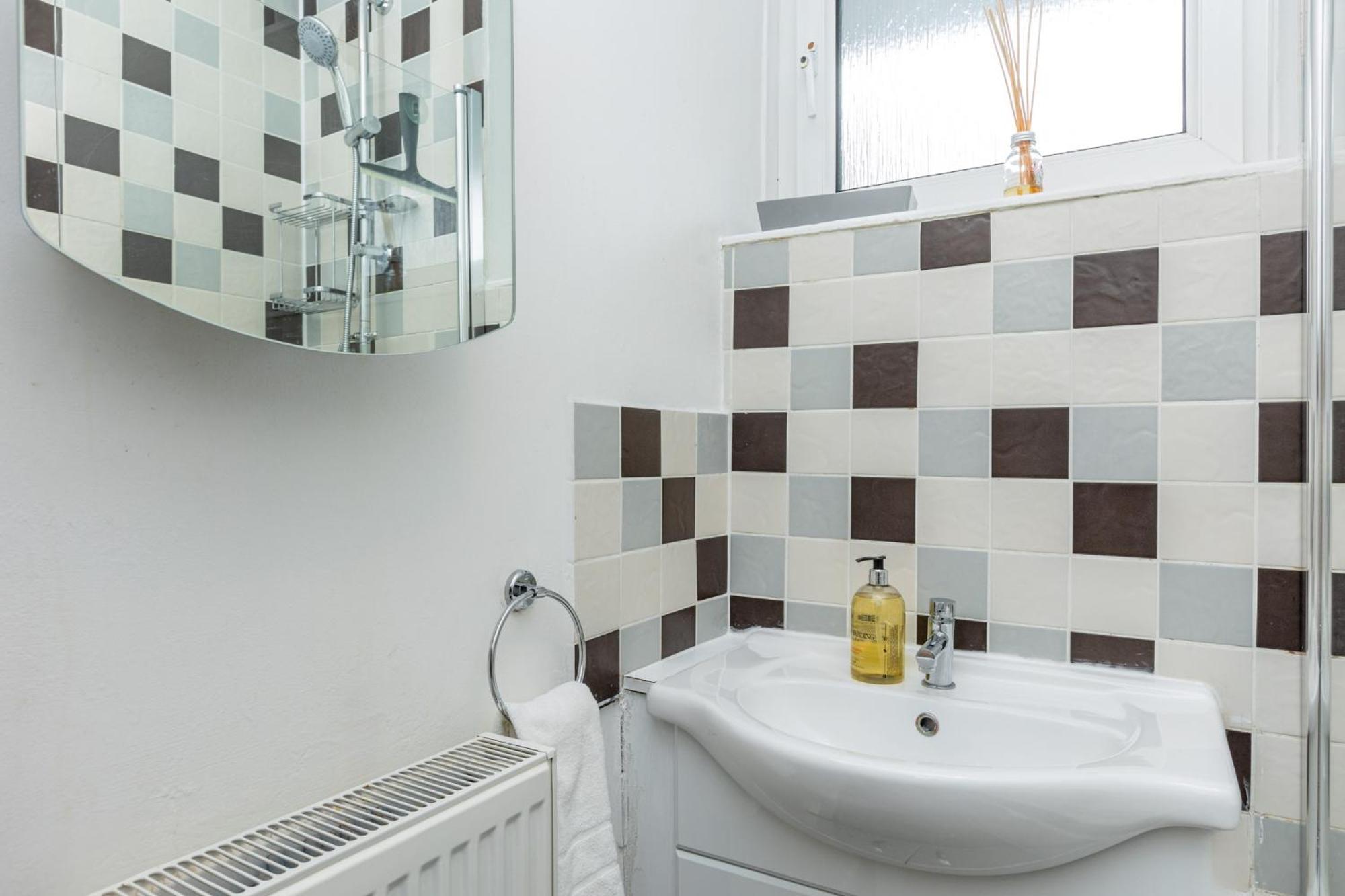 Newly Refurbished 2br Wbalcony In Vibrant Peckham Appartement Londres