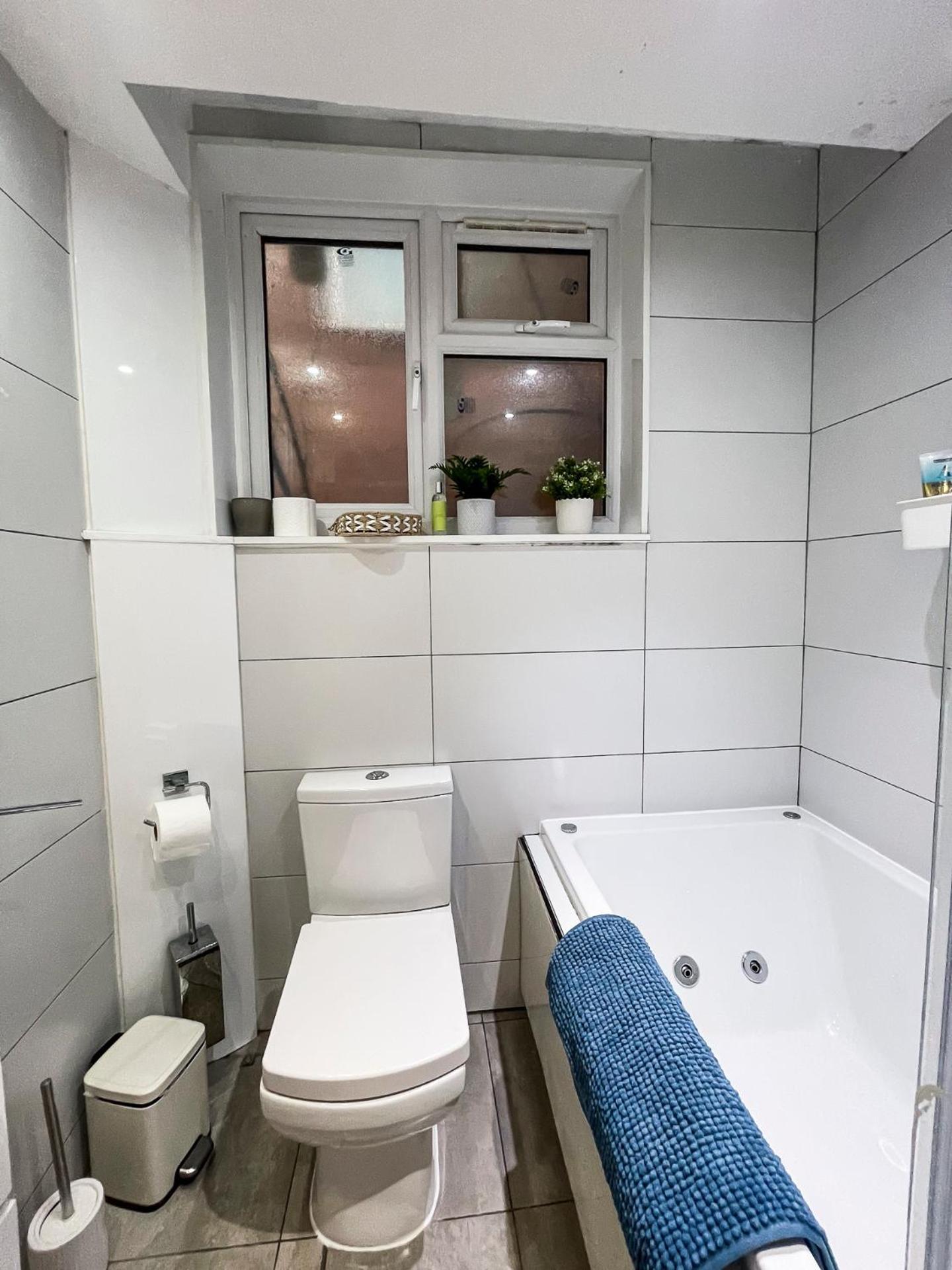Ensuite With Jacuzzi London