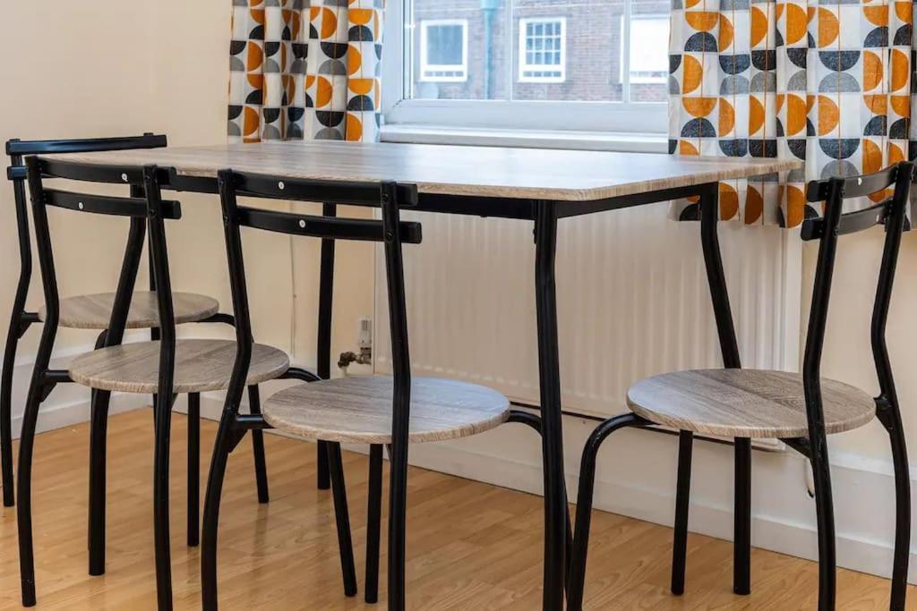 Tranquil 1br In South Bank With Onsite Parking Apartamento Londres