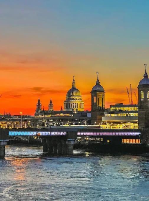 Tranquil 1br In South Bank With Onsite Parking *