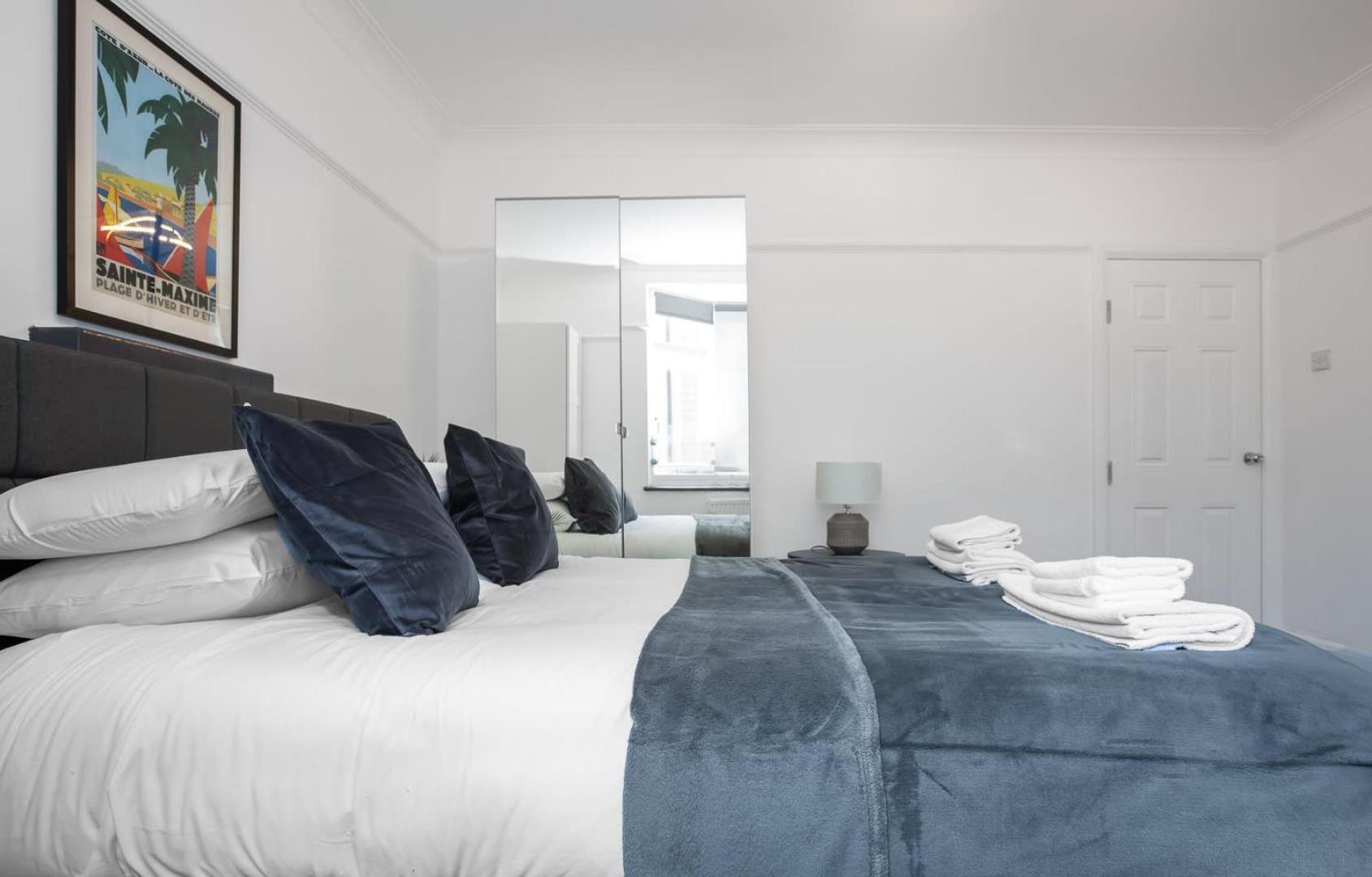 Modern 2 Bed In Prime Camden Sleeps 6 Londres
