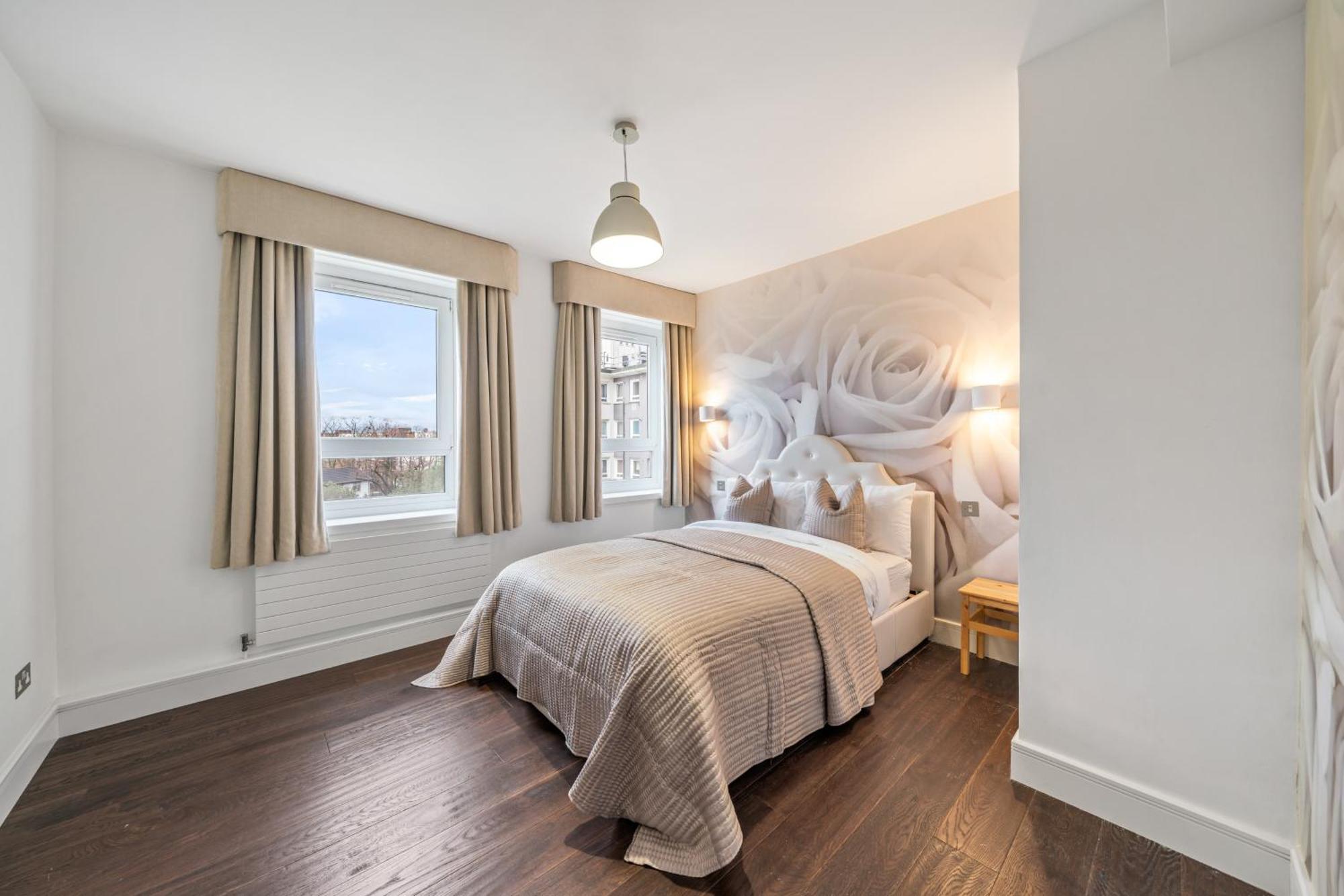 Relax, Play And Work In Apartment London