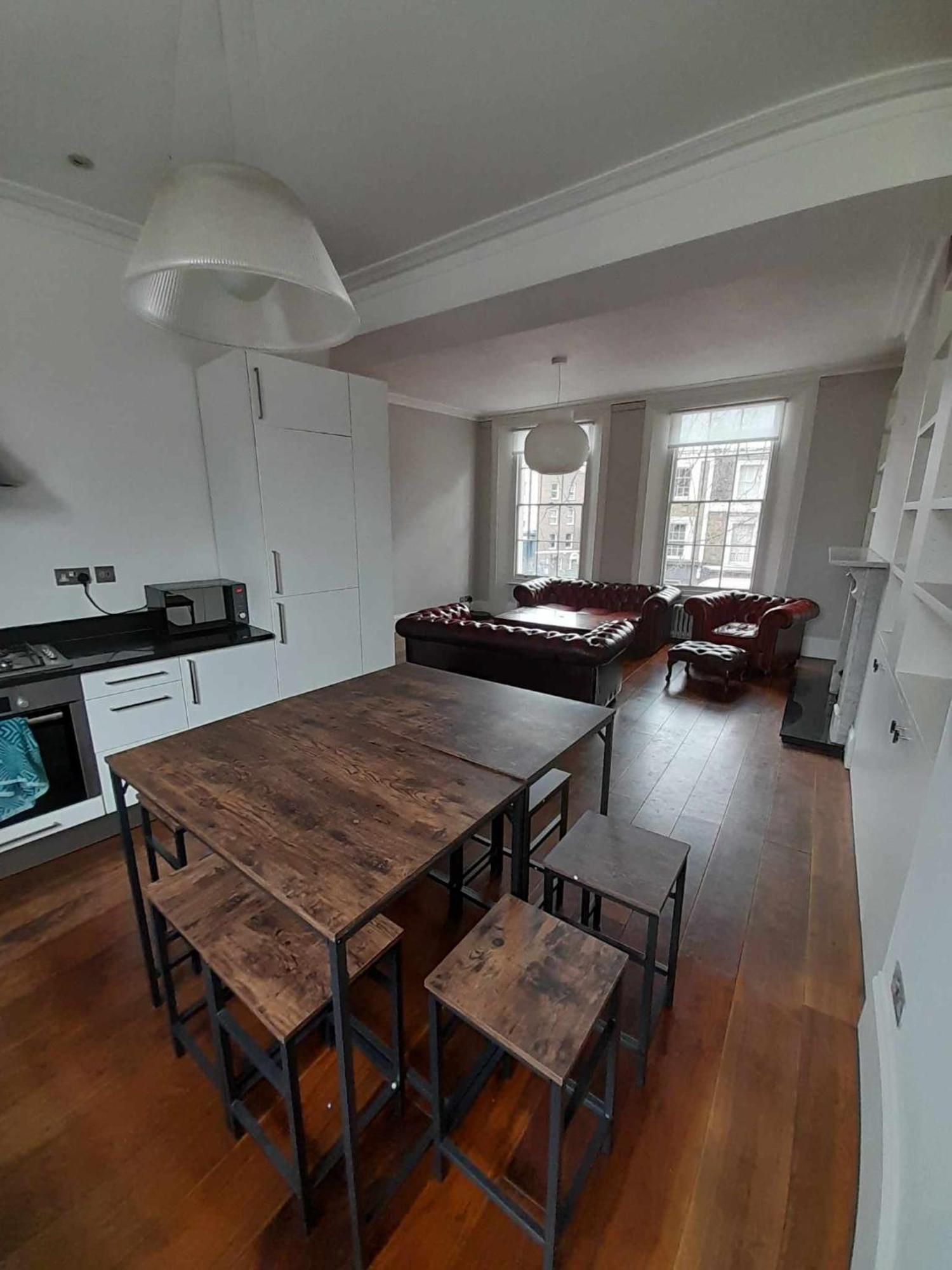 Victorian In The Heart Of Angel * London
