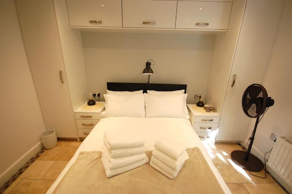 Clifton - Luxury 1 Bed Flat - 1 Min Walk To Tube *