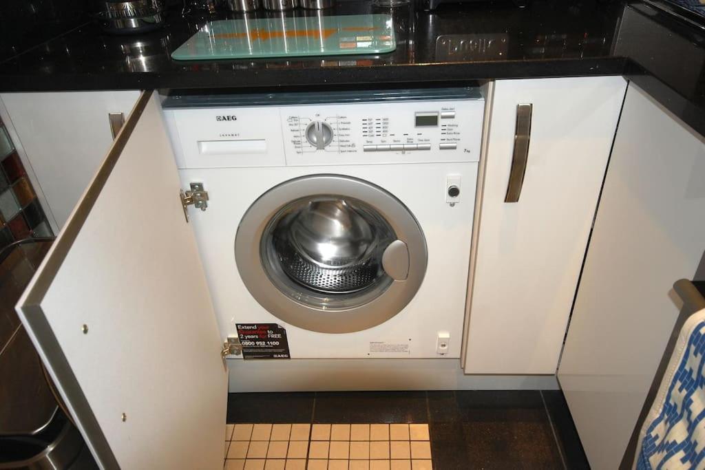 Clifton - Luxury 1 Bed Flat - 1 Min Walk To Tube Apartment *