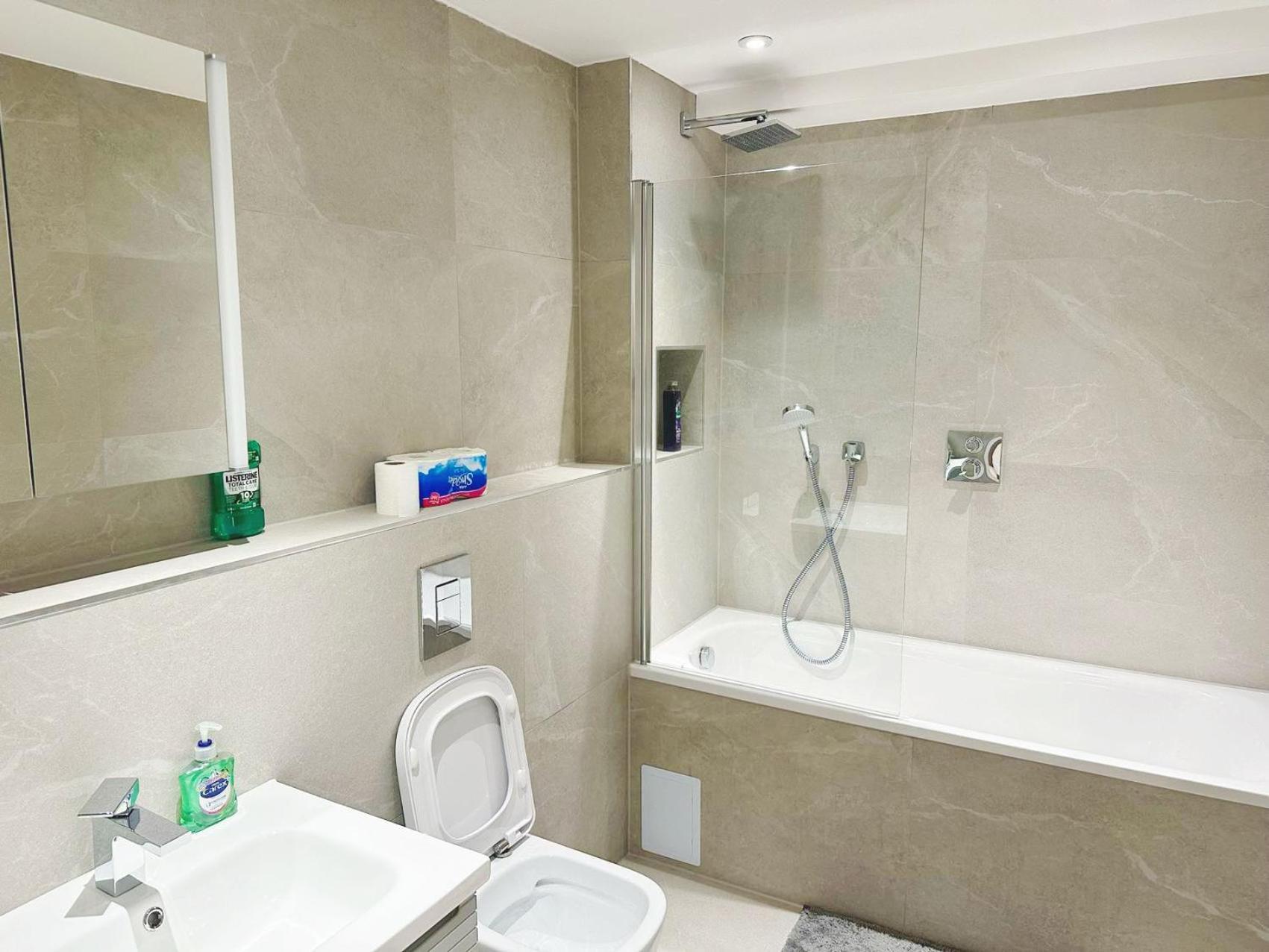 Luxury Modern Flat Near Center Appartement Londen