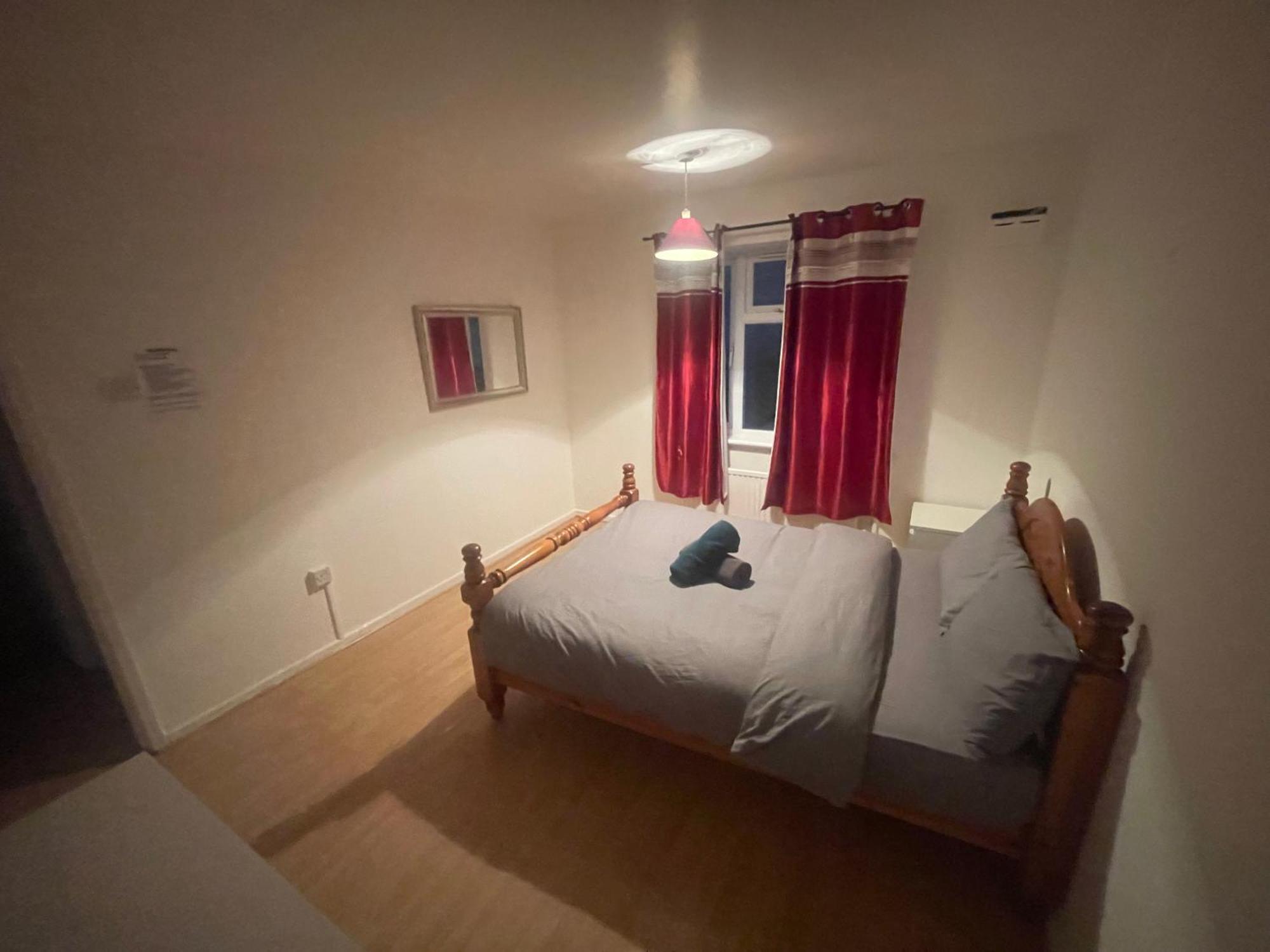 Double Near Canary Wharf 28