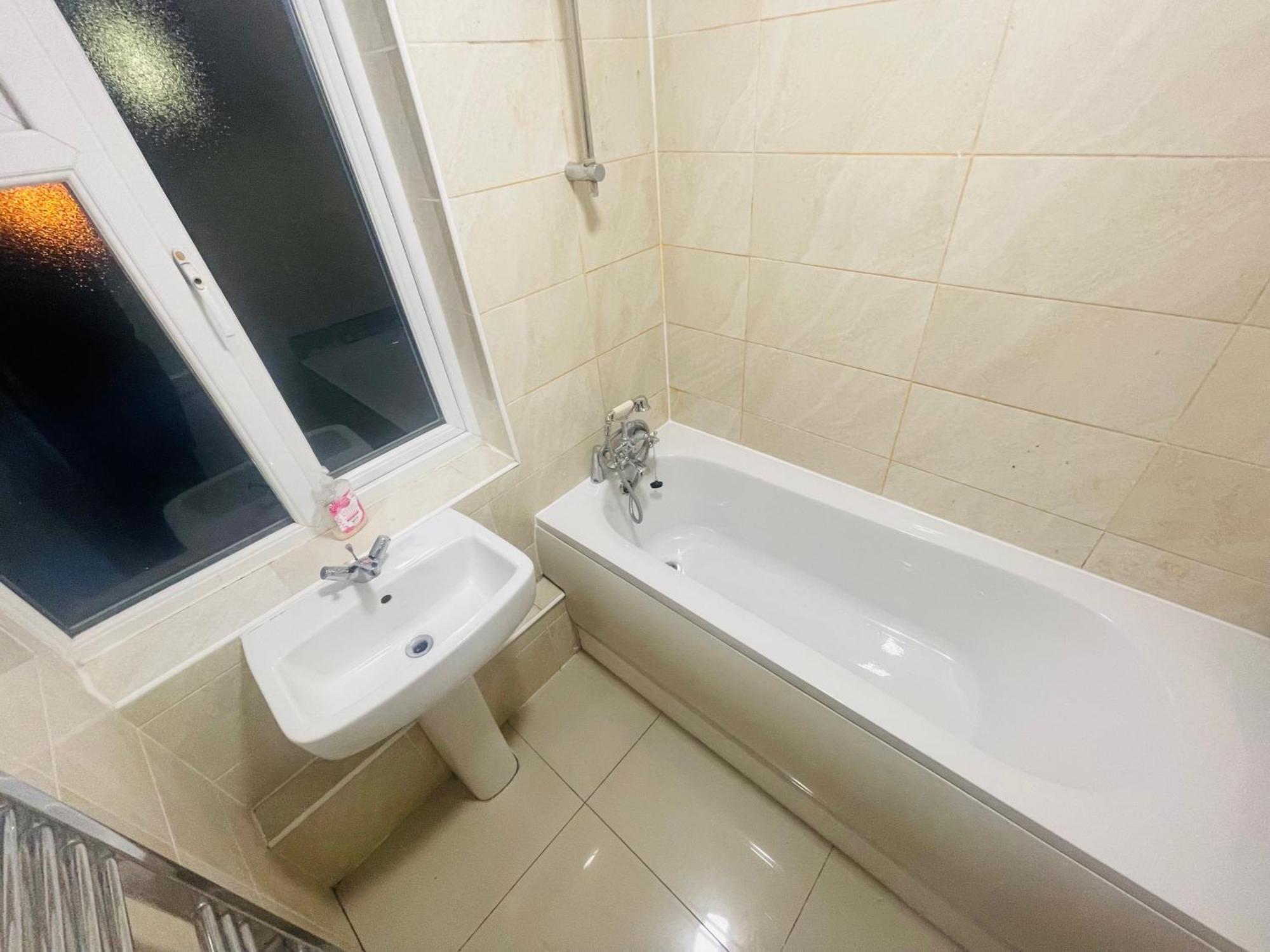 Double Near Canary Wharf 28 * Londres