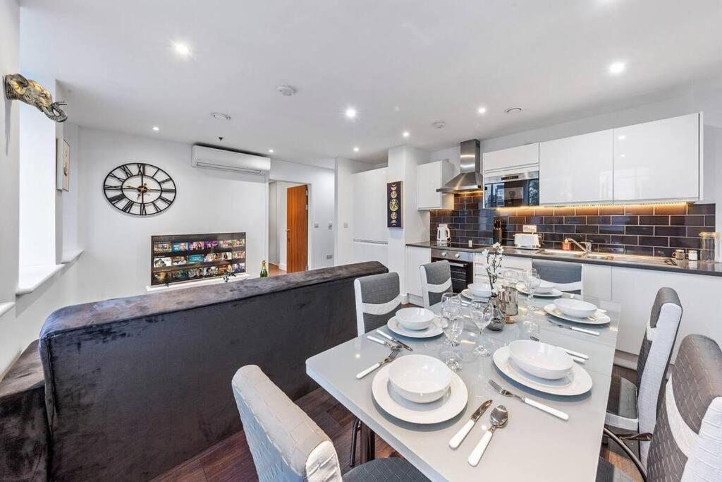 Appartement Sleep 7 20 Mins From Waterloo Bp65 Londen