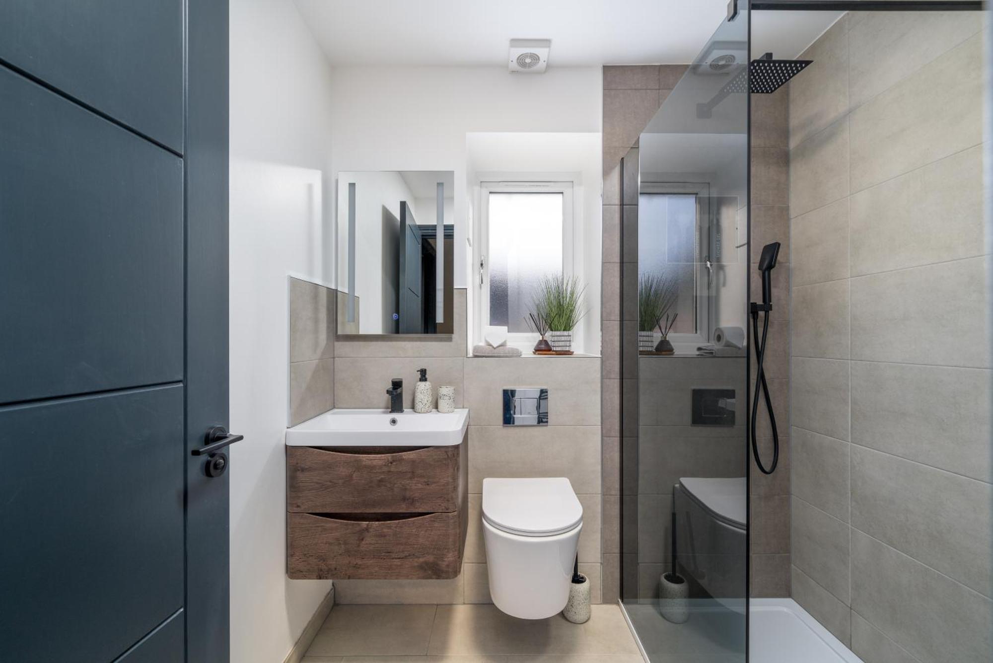 5 Star - Stylish 2 Bed In -excel, Airport Holiday home London
