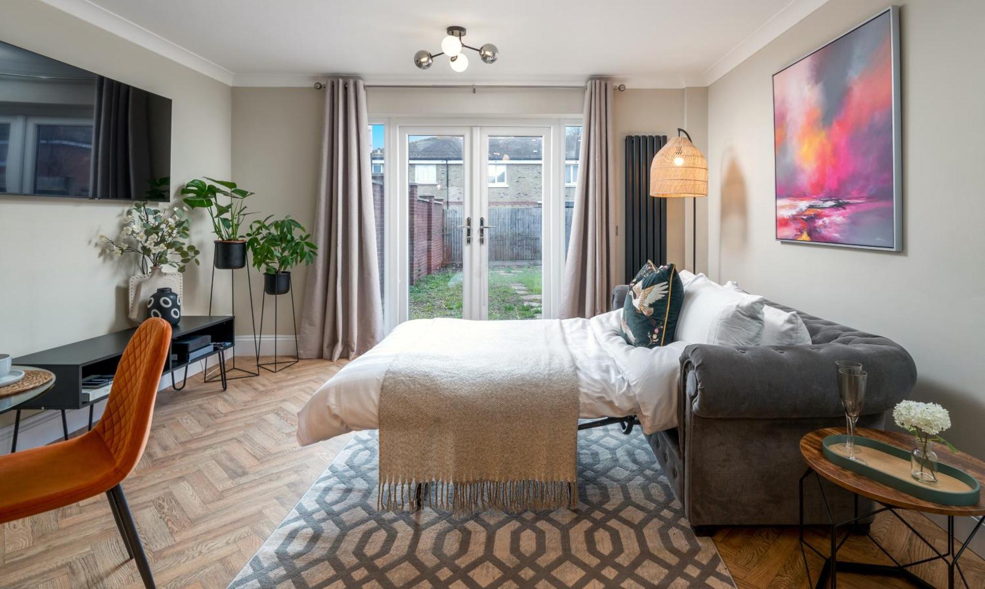 5 Star - Stylish 2 Bed In -excel, Airport London