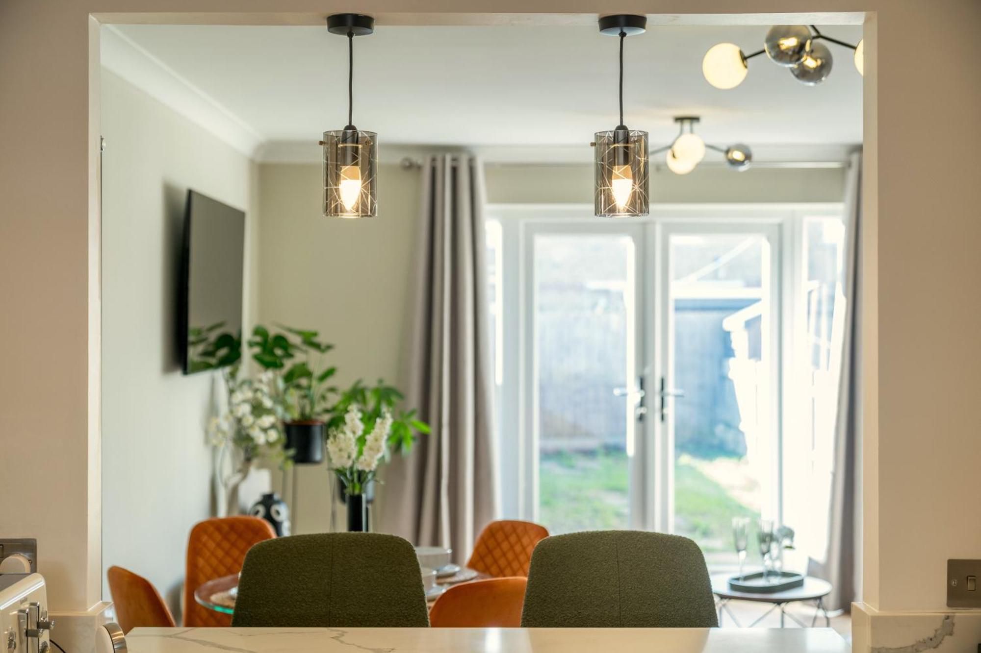 5 Star - Stylish 2 Bed In -excel, Airport